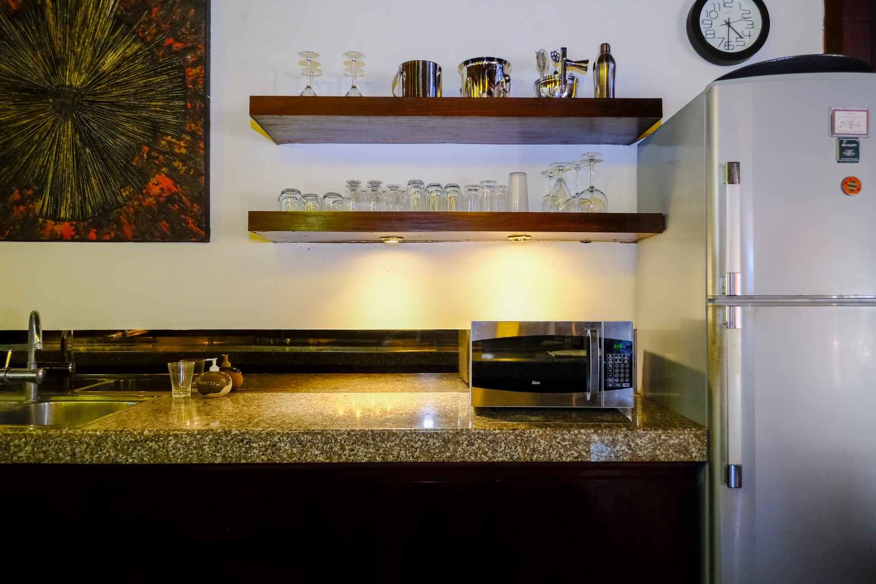 Freehold - Modern 4-Bedroom Villa Just 2 Minutes from Batubelig Beach