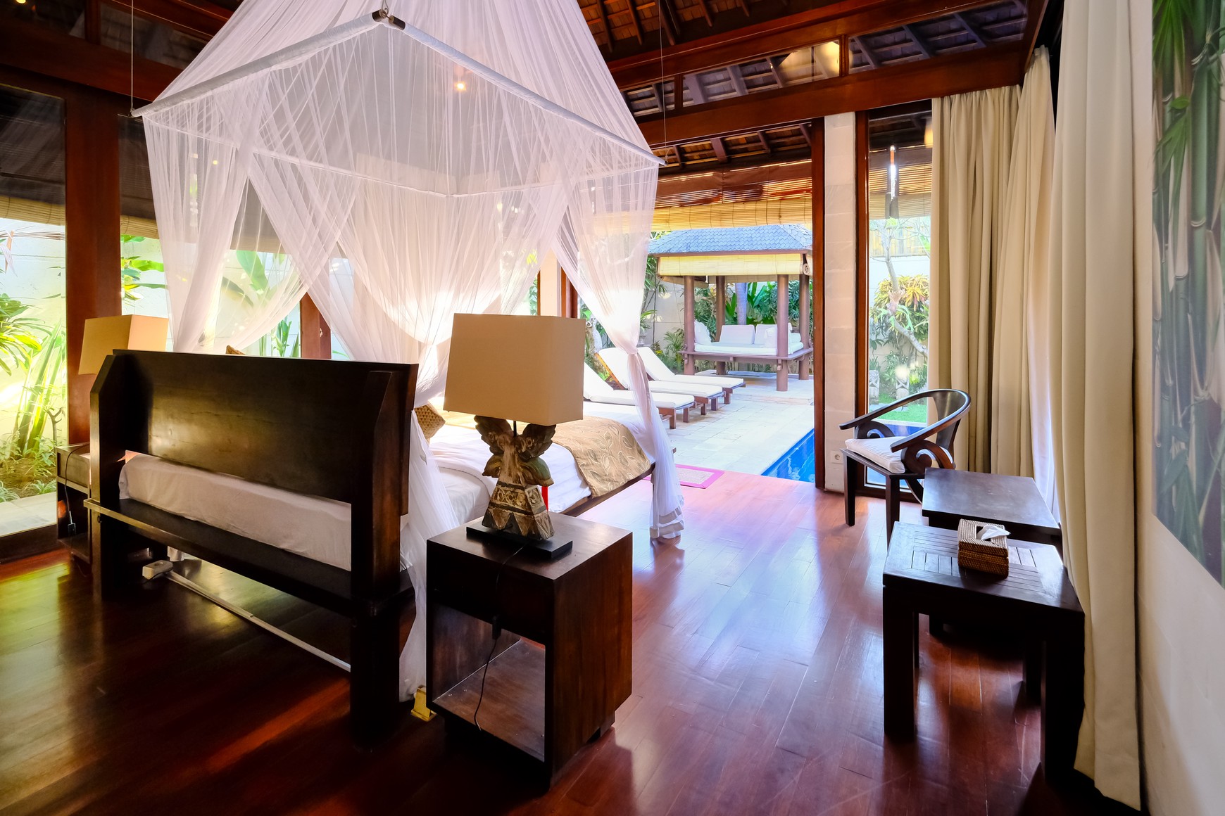 Freehold - Modern 4-Bedroom Villa Just 2 Minutes from Batubelig Beach