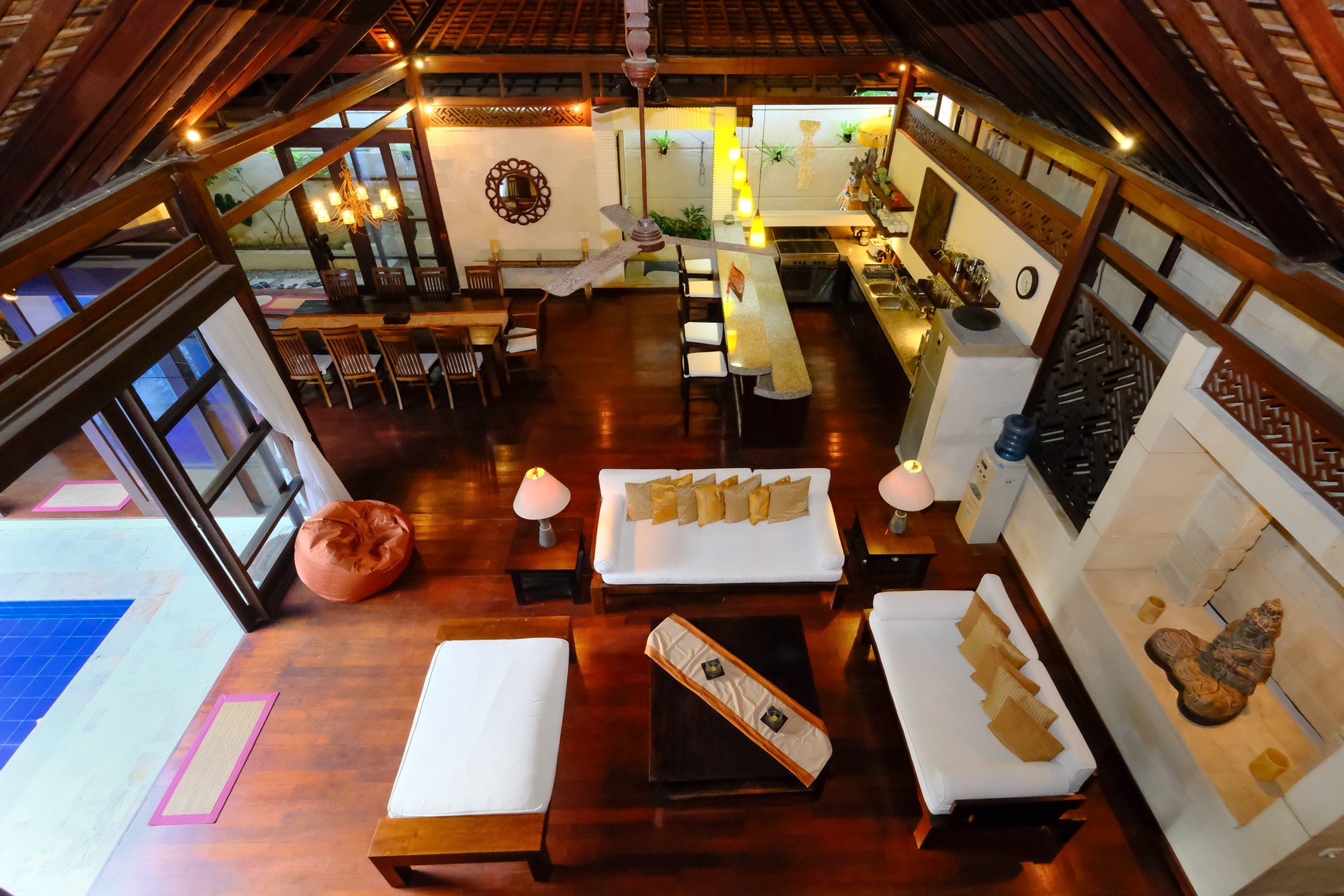 Freehold - Modern 4-Bedroom Villa Just 2 Minutes from Batubelig Beach