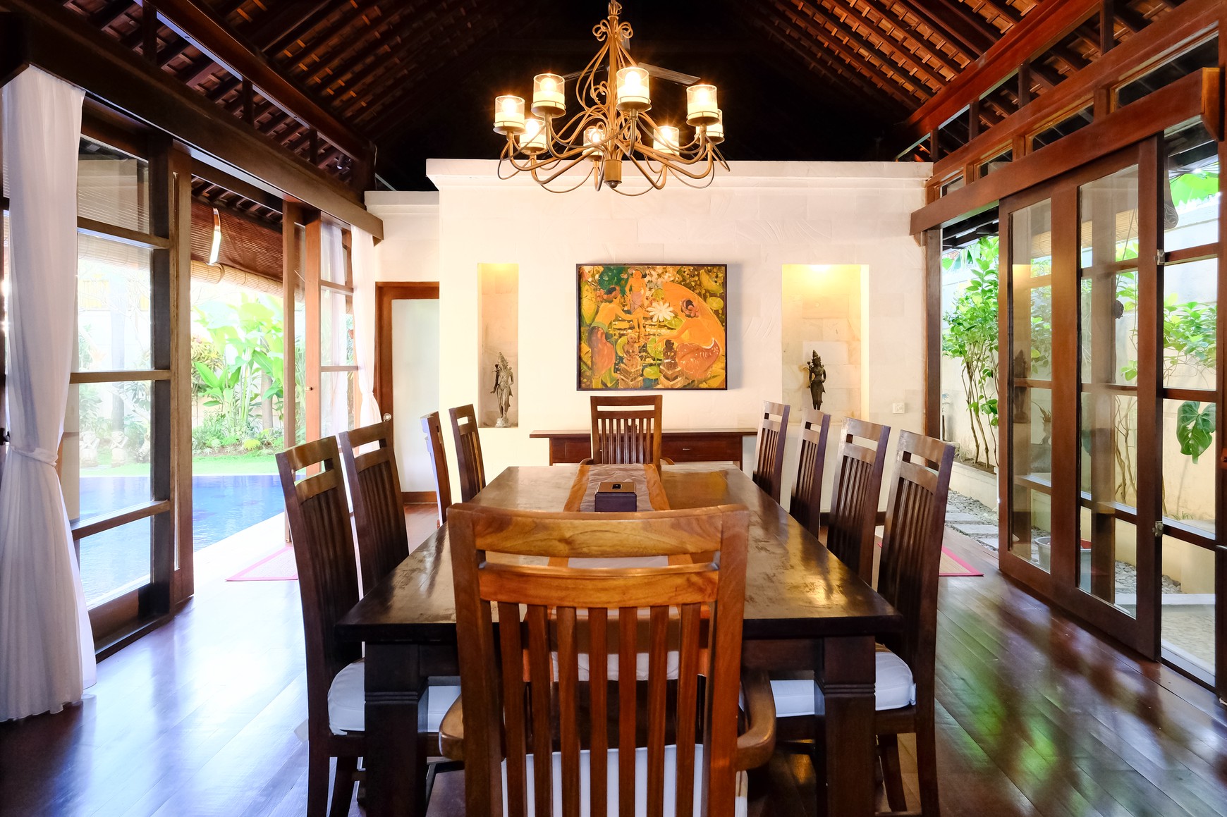 Freehold - Modern 4-Bedroom Villa Just 2 Minutes from Batubelig Beach