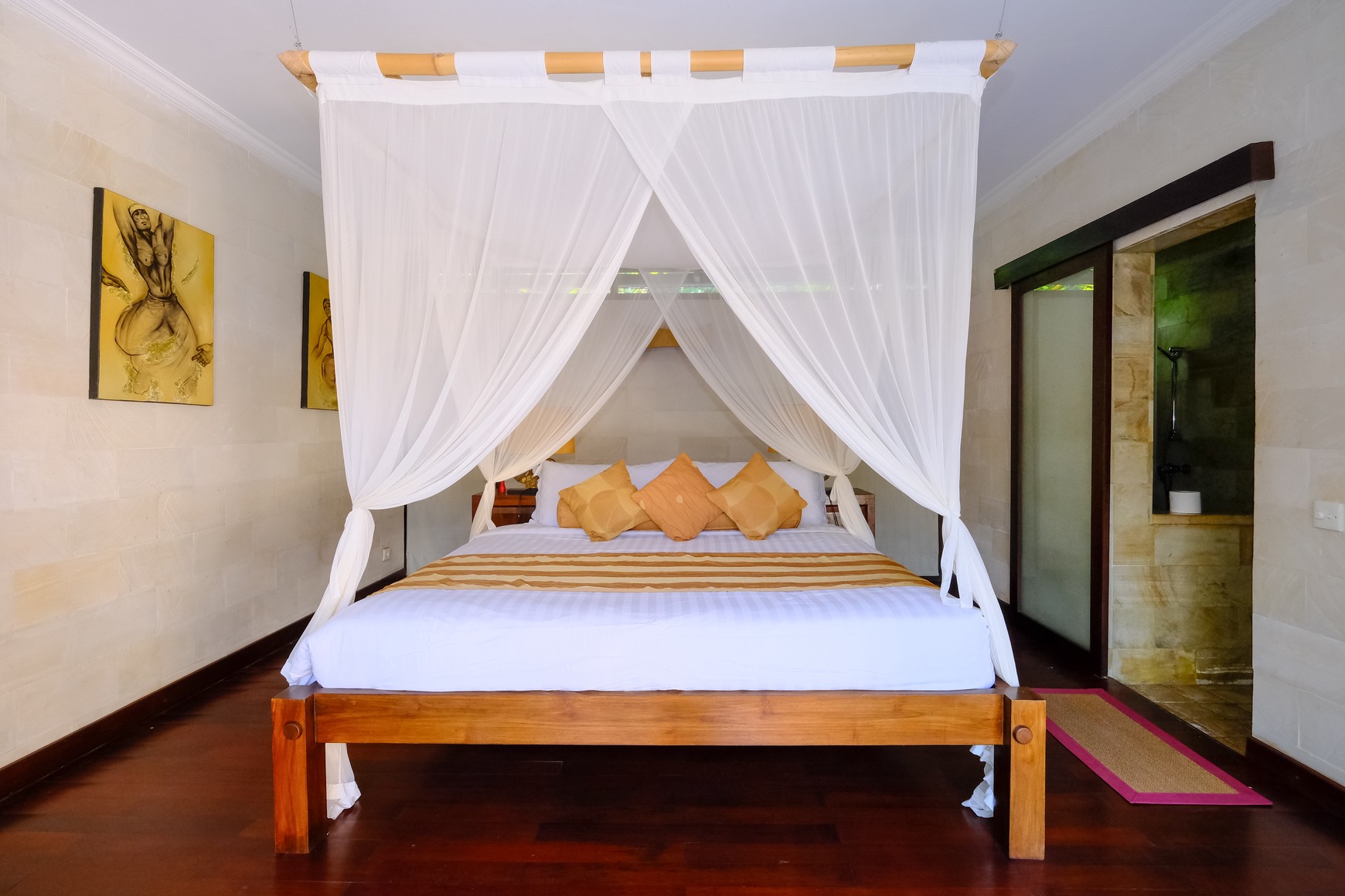 Freehold - Modern 4-Bedroom Villa Just 2 Minutes from Batubelig Beach