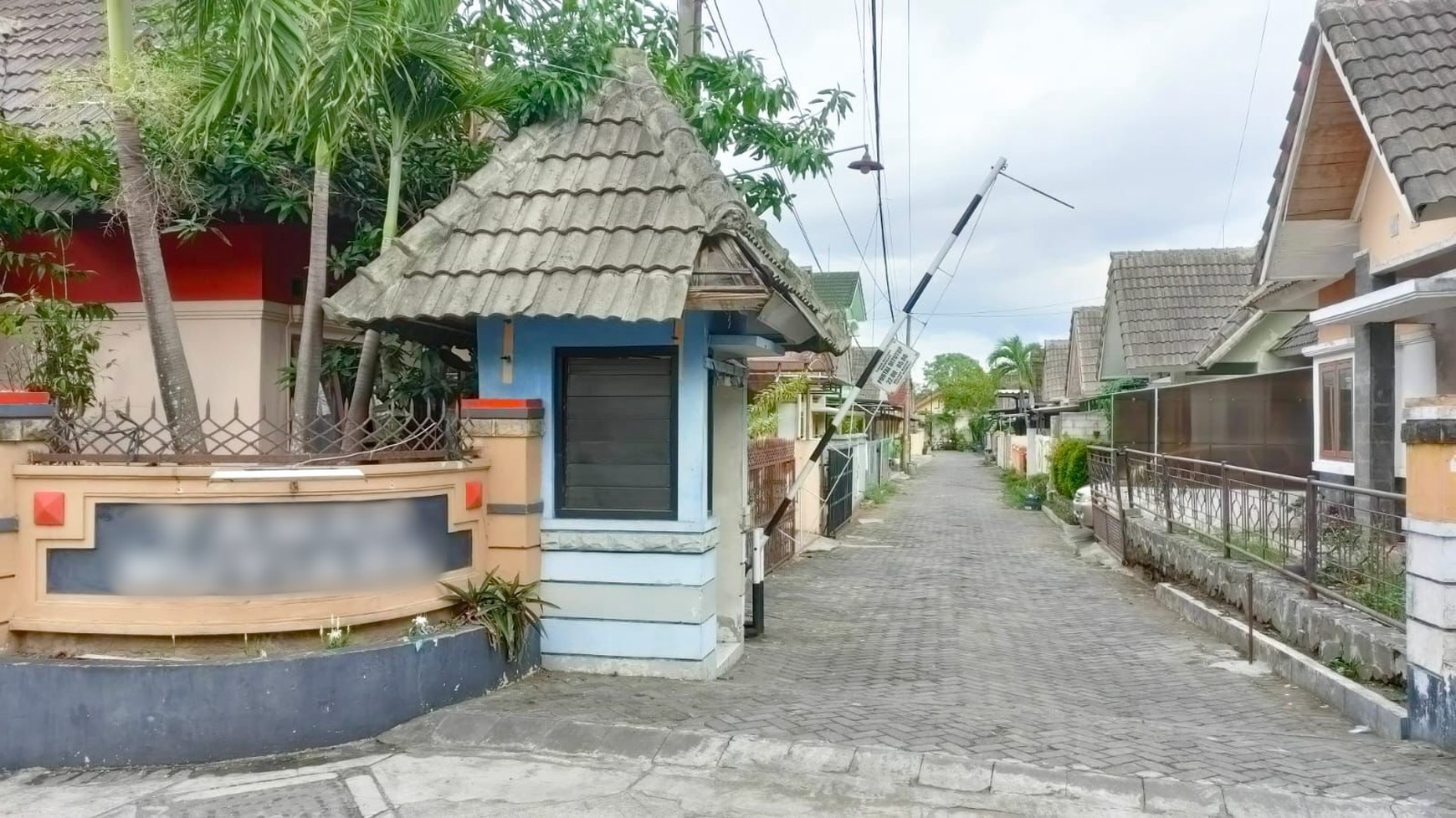 Rumah Dalam Perum Taman Mutiara Dekat STIE YKPN Caturtunggal depok Sleman