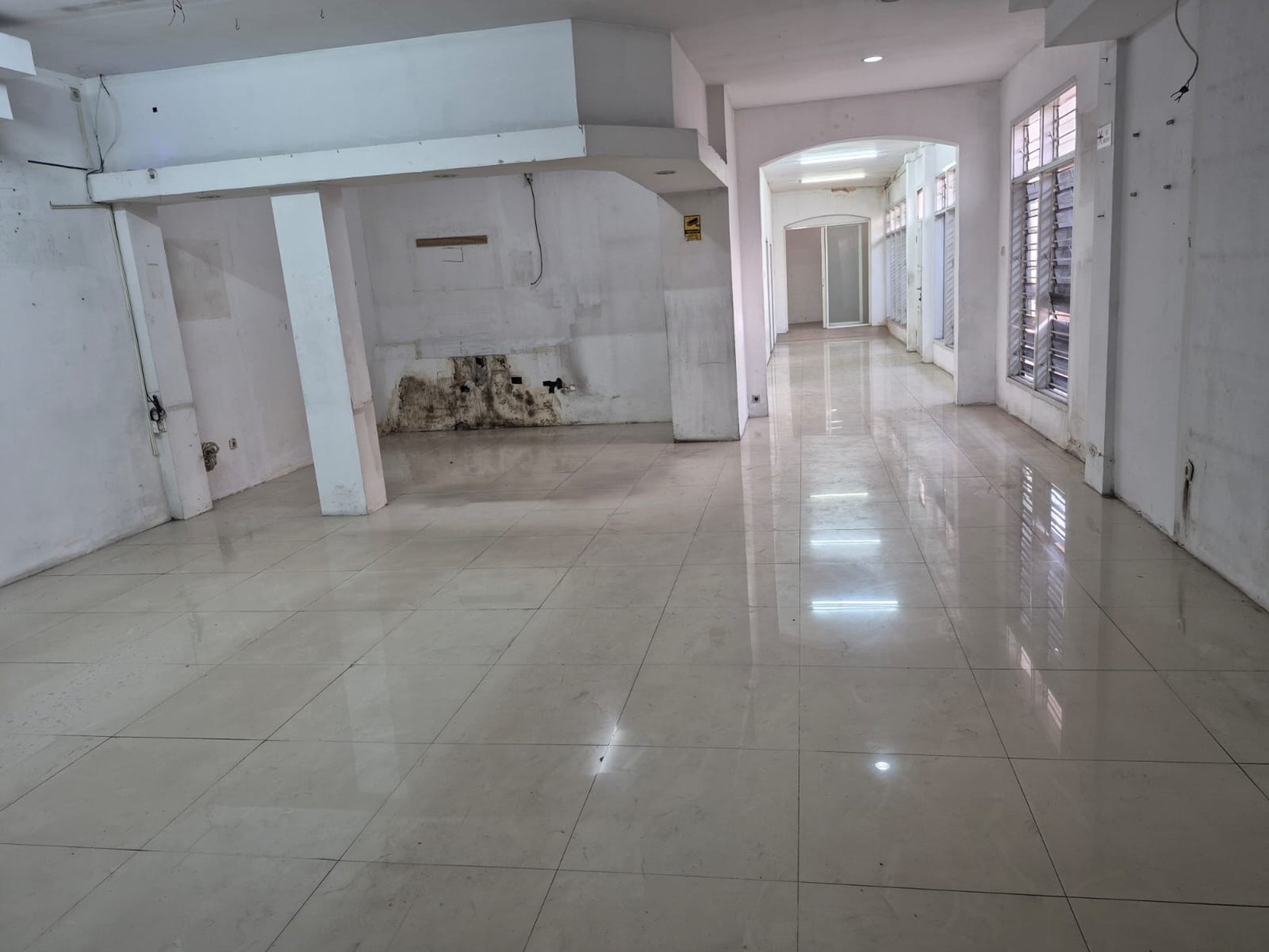 DISEWAKAN RUMAH USAHA AREA KOMERSIL JALAN RAYA DIPONEGORO SIDOARJO