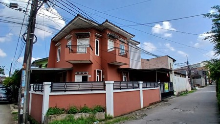 Dijual murah dibawah 2 milyar , rumah di jl.gunung guntur,pd.aren tangerang
