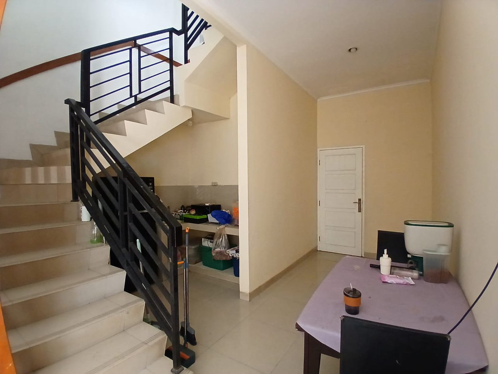 Dijual murah dibawah 2 milyar , rumah di jl.gunung guntur,pd.aren tangerang