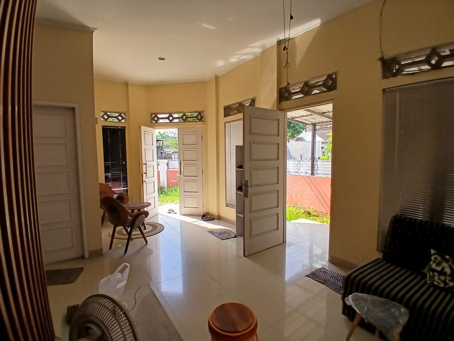 Dijual murah dibawah 2 milyar , rumah di jl.gunung guntur,pd.aren tangerang
