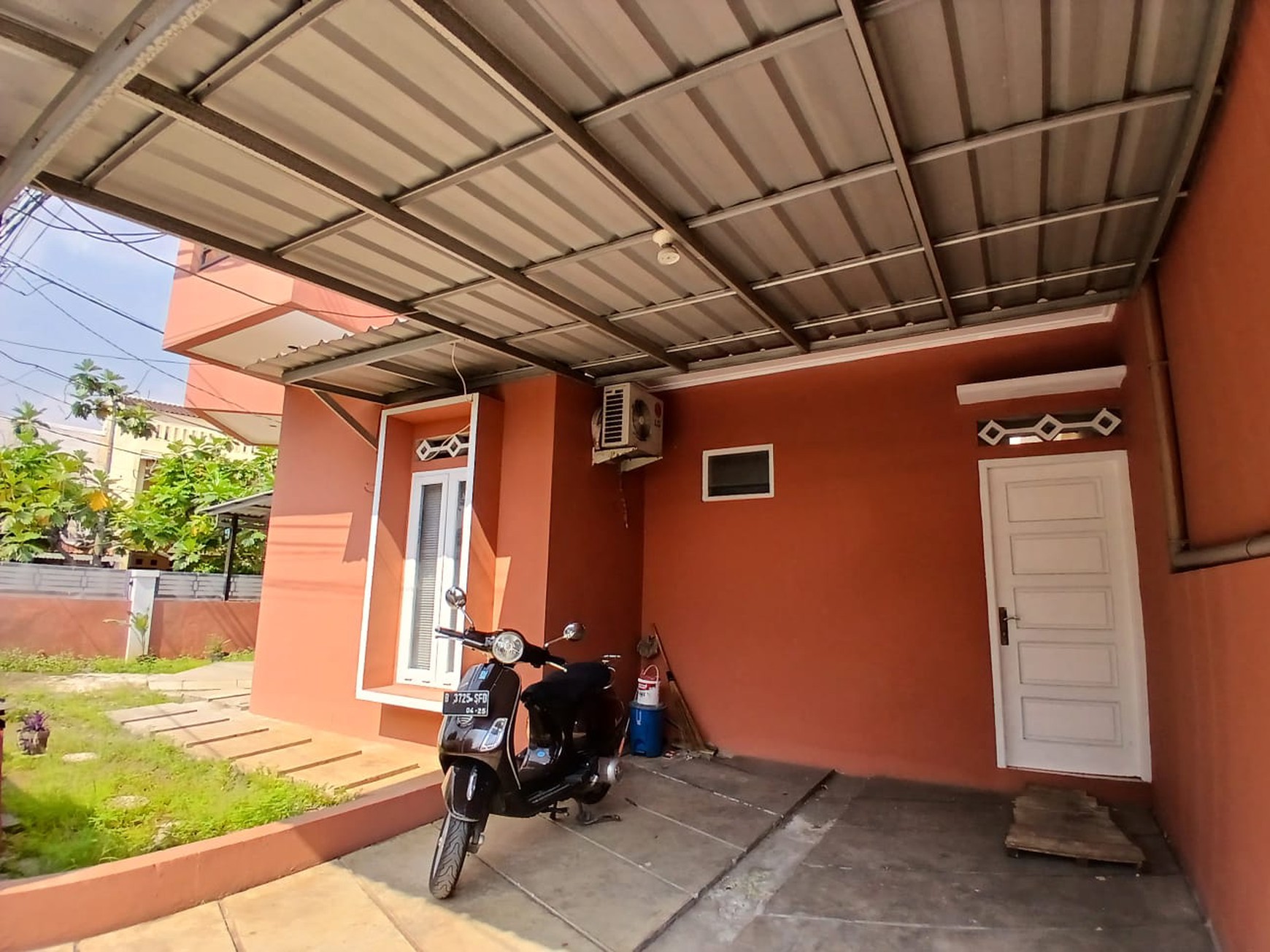 Dijual murah dibawah 2 milyar , rumah di jl.gunung guntur,pd.aren tangerang
