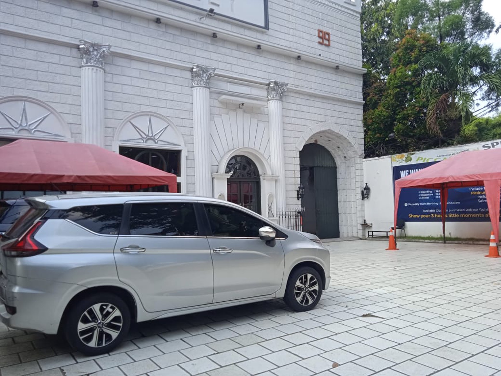 Bangunan Komersial Di Area Strategis Kemang, Jakarta Selatan 