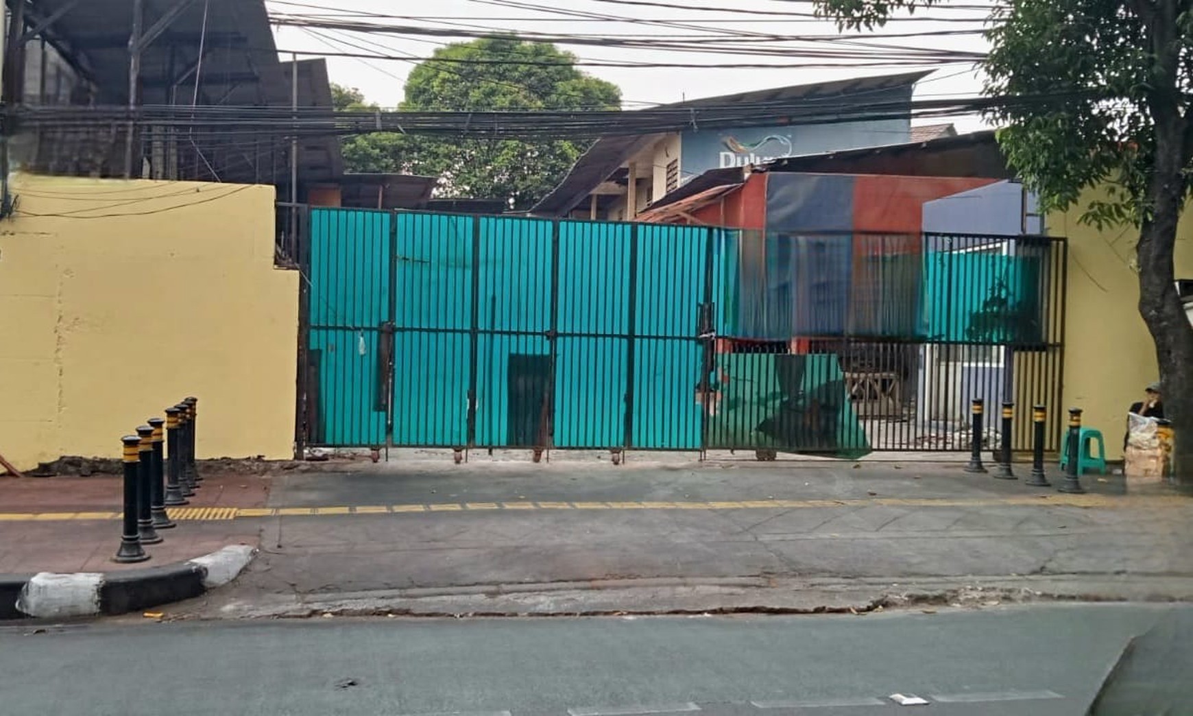 DIJUAL TANAH ex Toko Bangunan - STRATEGIS DI JALAN RAYA TAMAN MARGASATW, JATIPADANG - PASAR MINGGU JAKARTA SELATAN