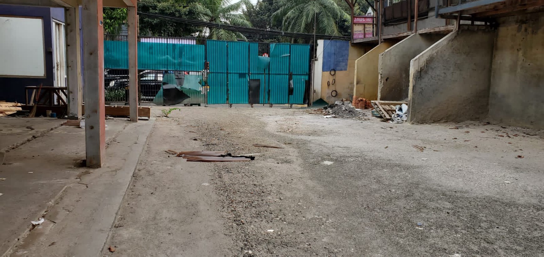 DIJUAL TANAH ex Toko Bangunan - STRATEGIS DI JALAN RAYA TAMAN MARGASATW, JATIPADANG - PASAR MINGGU JAKARTA SELATAN