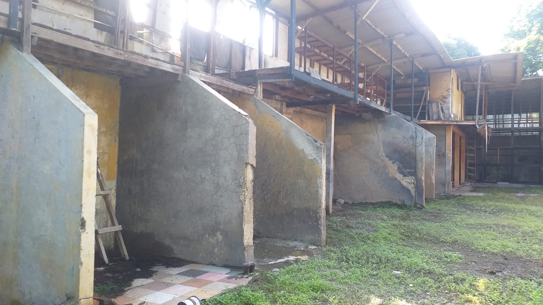 DIJUAL TANAH ex Toko Bangunan - STRATEGIS DI JALAN RAYA TAMAN MARGASATW, JATIPADANG - PASAR MINGGU JAKARTA SELATAN