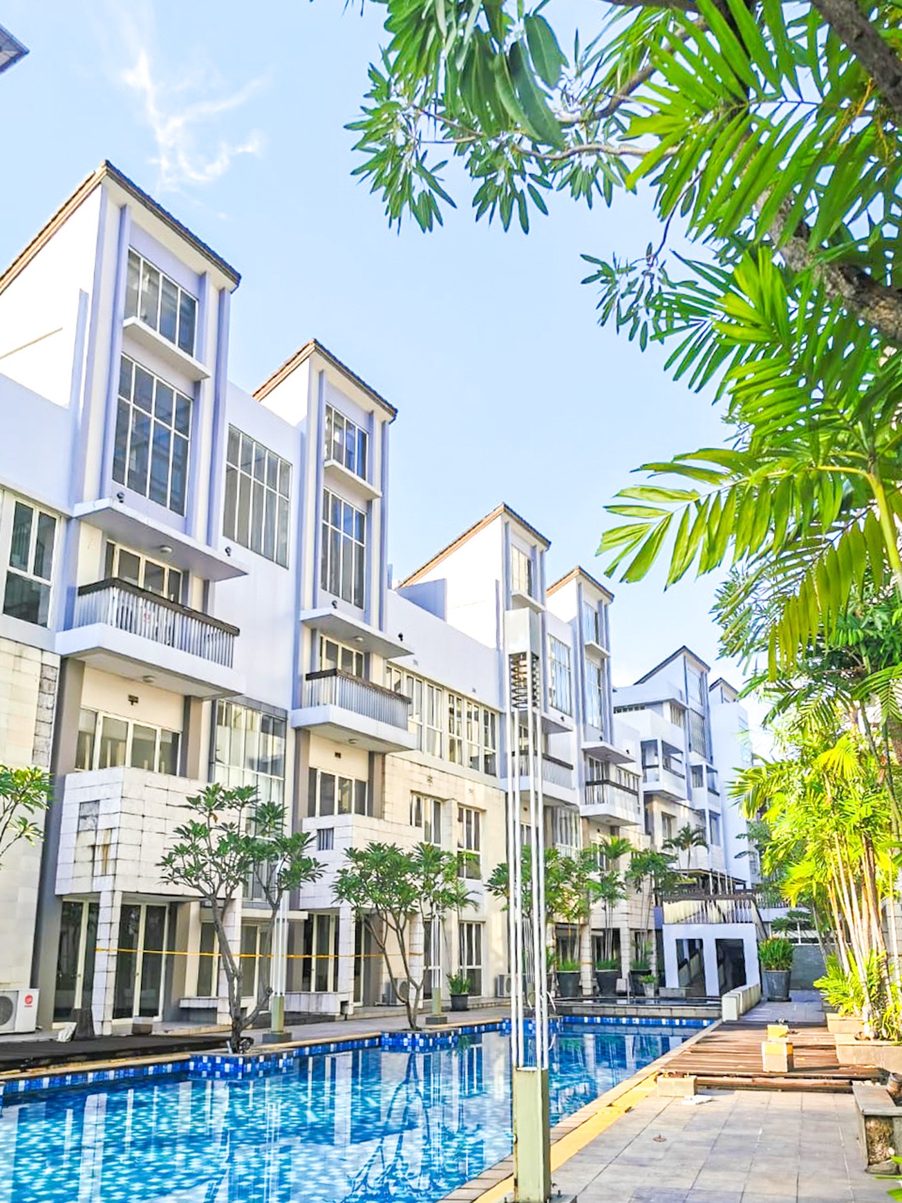 PEARL GARDEN RESORT APARTMENT SEMANGGI GATOT SUBROTO