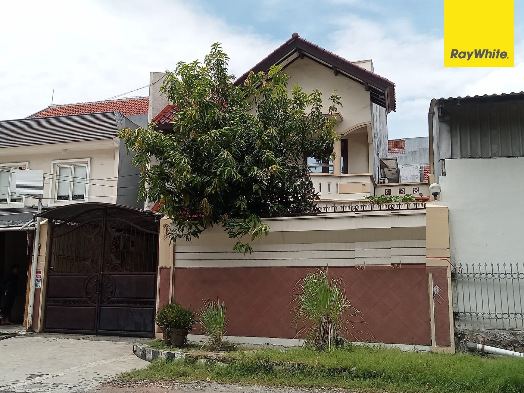 Dijual Rumah Pusat Kota di Jl BKR Pelajar Surabaya