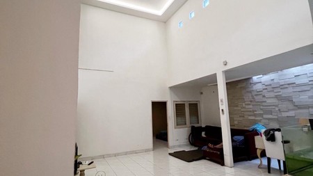 Dijual Rumah Modern 2 Lt di Puri Bintaro