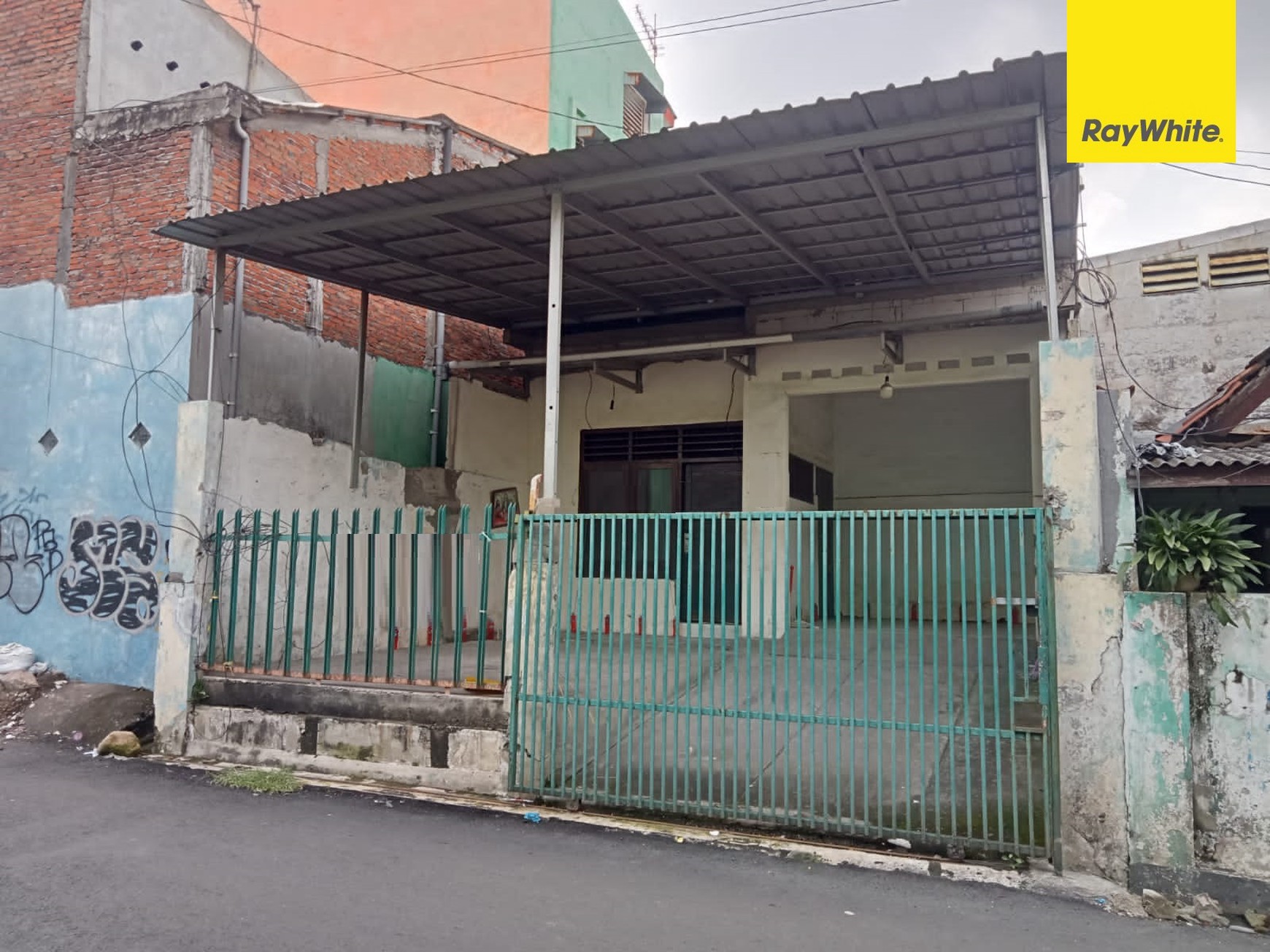 Disewakan Rumah di Jalan Petemon Surabaya Pusat