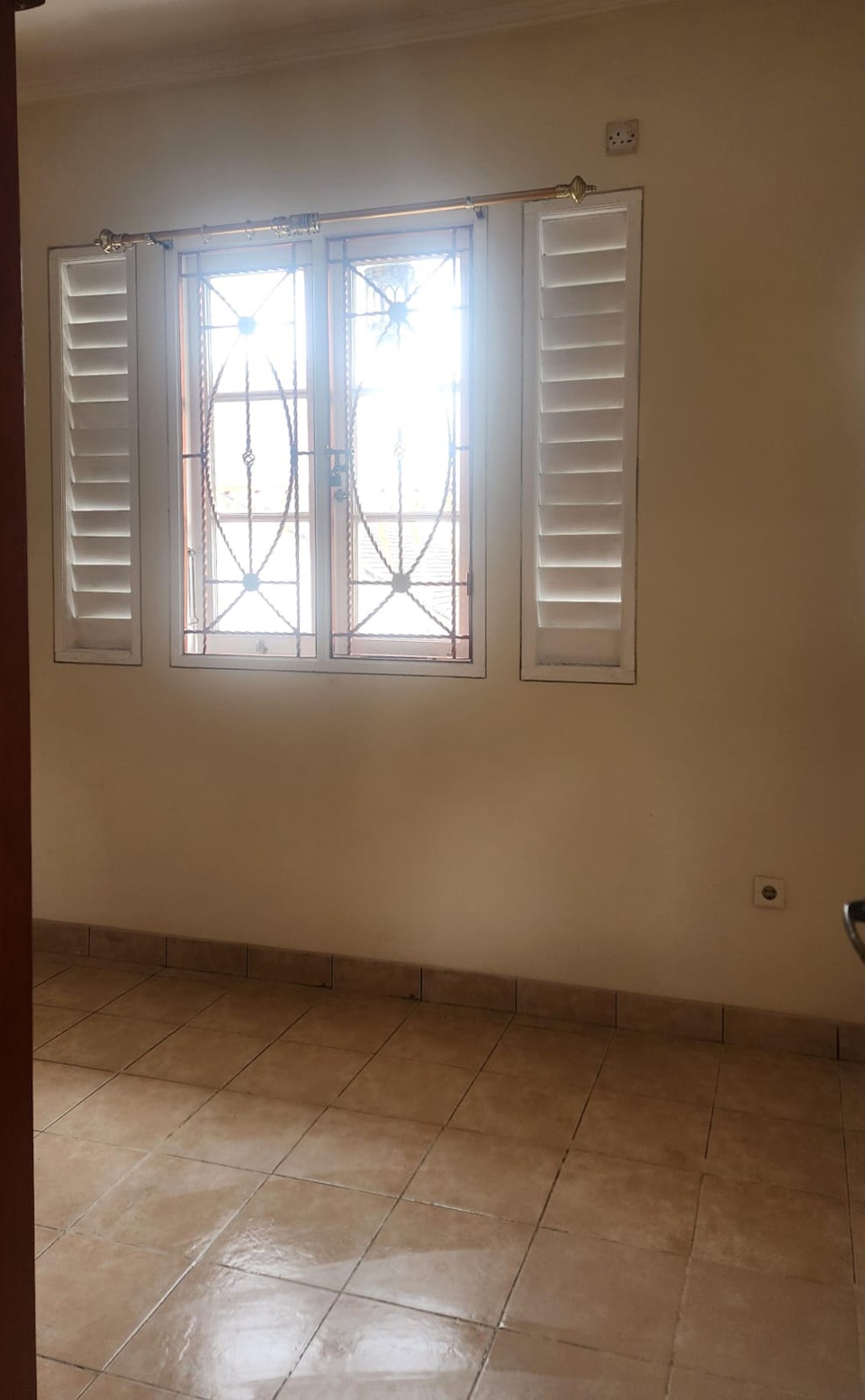 Rumah 2 lantai,ada kitchen set di Bintaro Jaya 9.