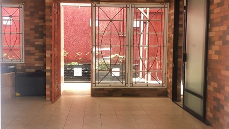 Rumah 2 lantai,ada kitchen set di Bintaro Jaya 9.