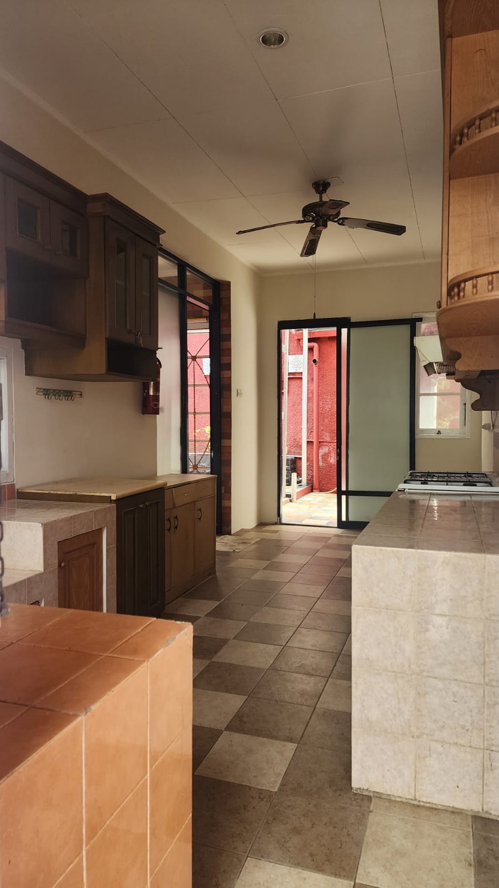 Rumah 2 lantai,ada kitchen set di Bintaro Jaya 9.