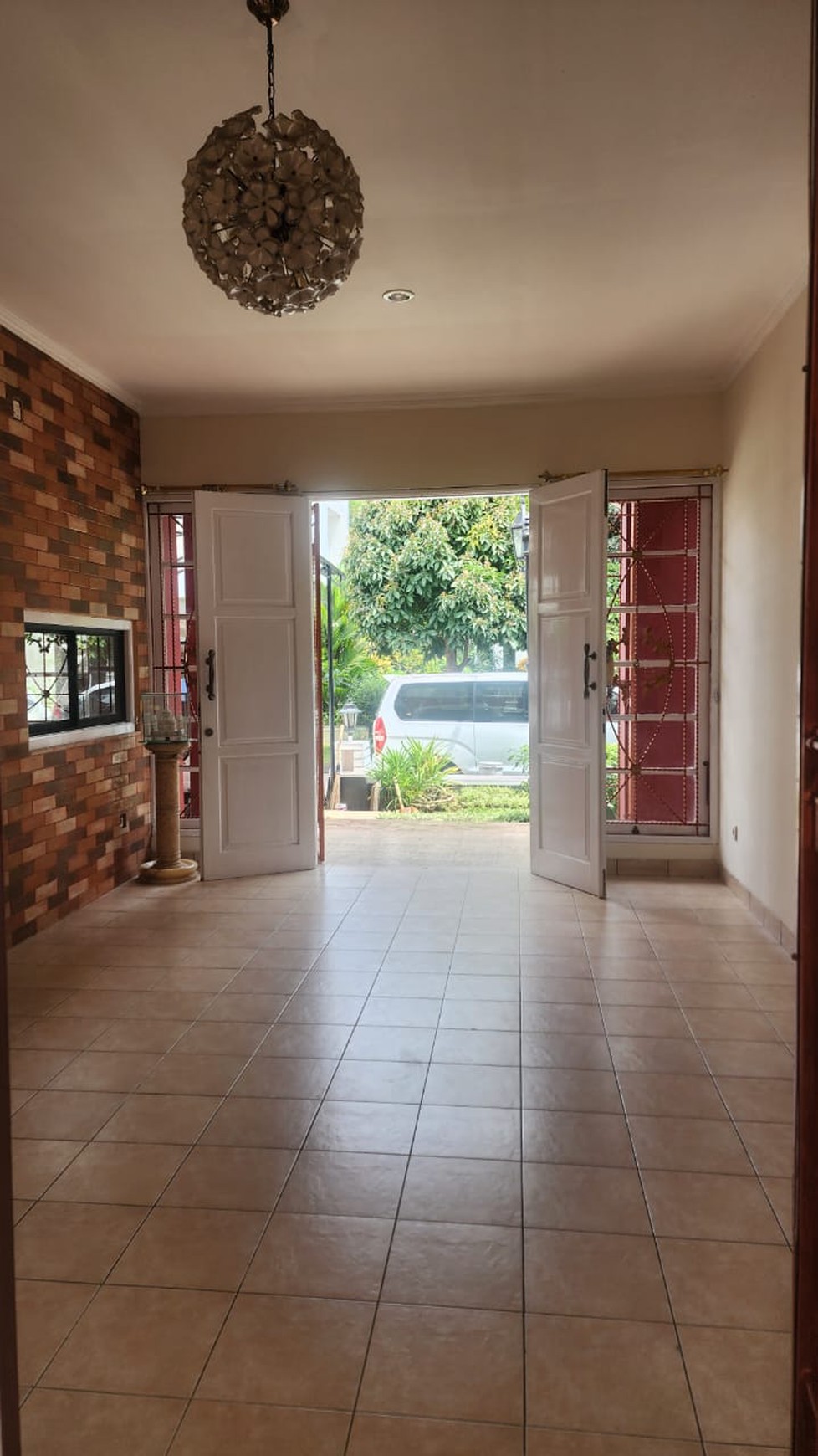 Rumah 2 lantai,ada kitchen set di Bintaro Jaya 9.