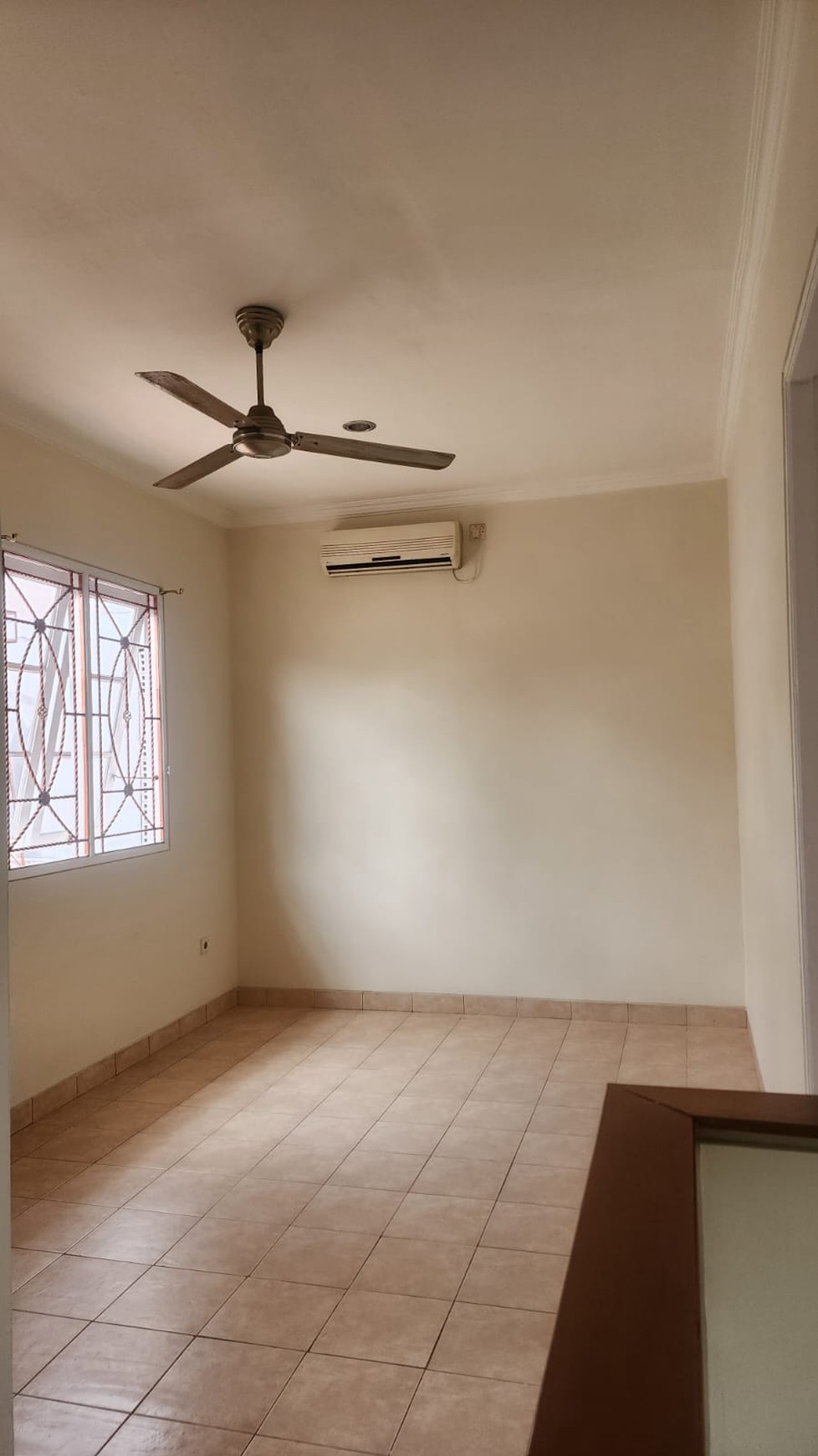 Rumah 2 lantai,ada kitchen set di Bintaro Jaya 9.