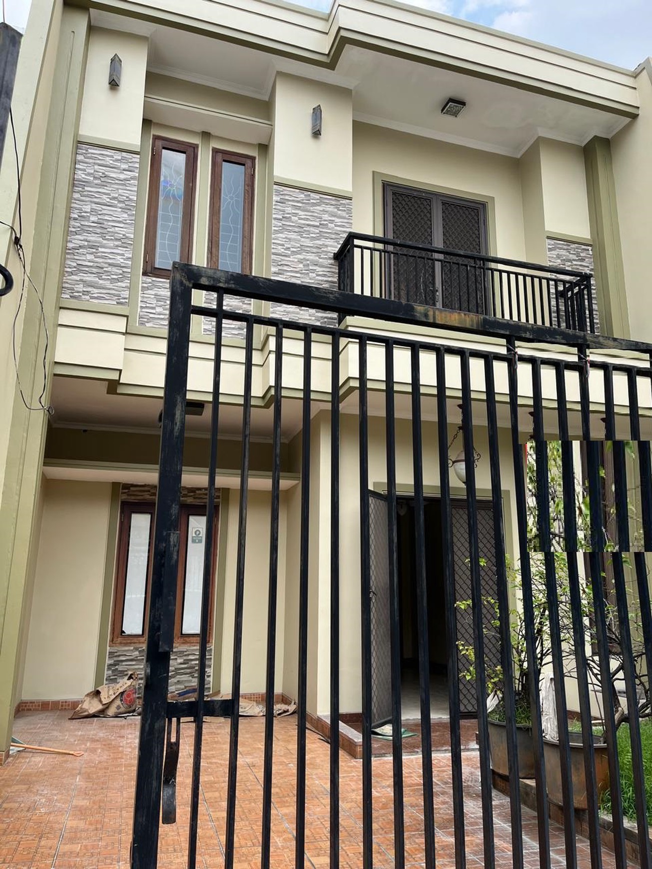 Rumah siap huni baru renovasi di Larangan.