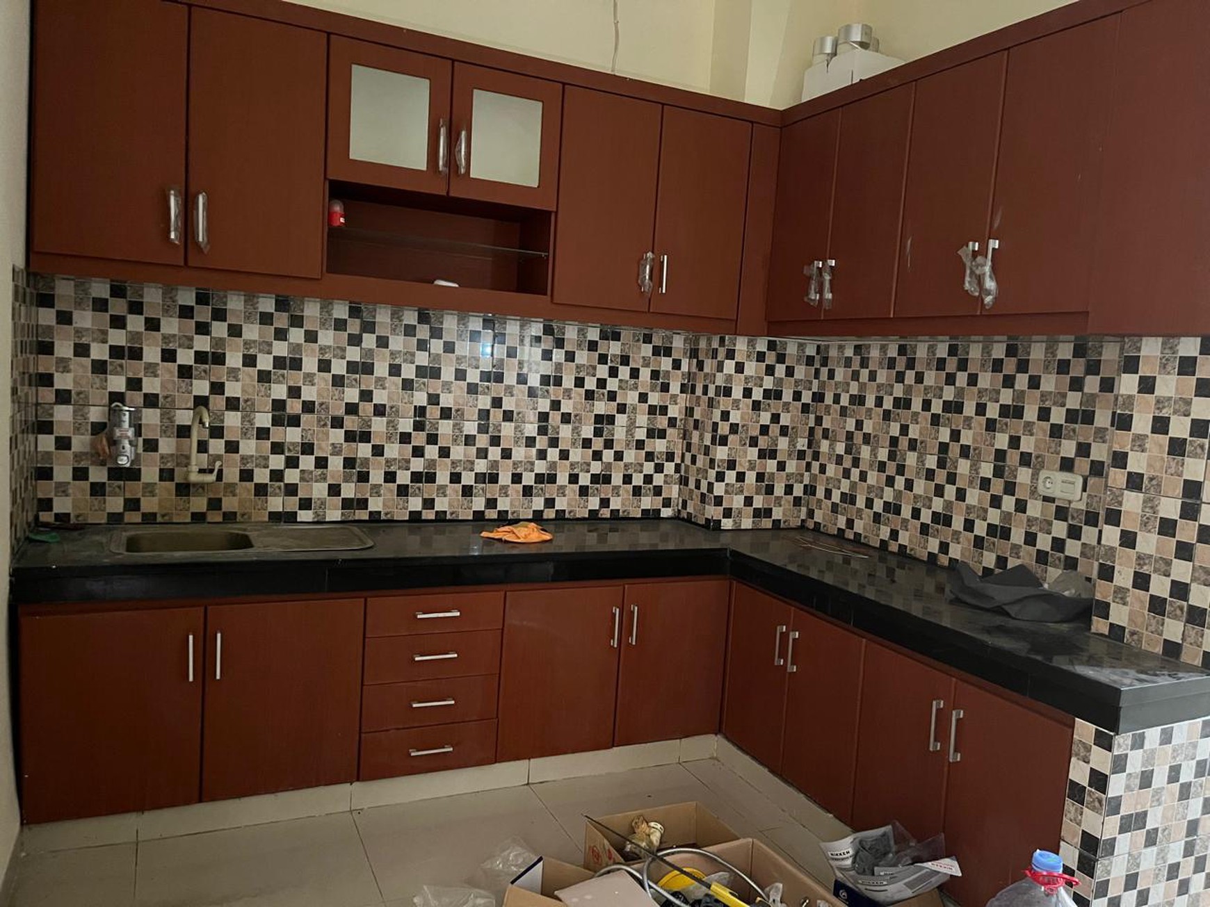 Rumah siap huni baru renovasi di Larangan.