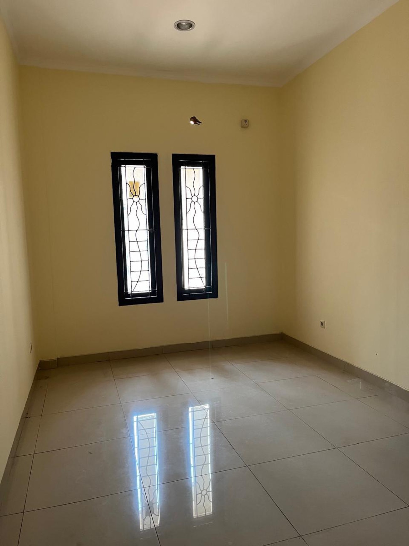 Rumah siap huni baru renovasi di Larangan.