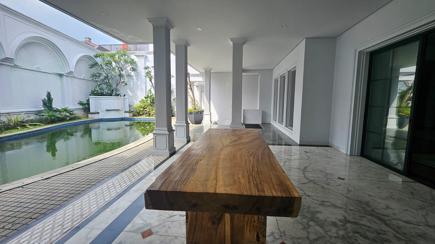 Brand New Luxury Home di Pondok Indah - Lokasi Premium, Fasilitas Lengkap