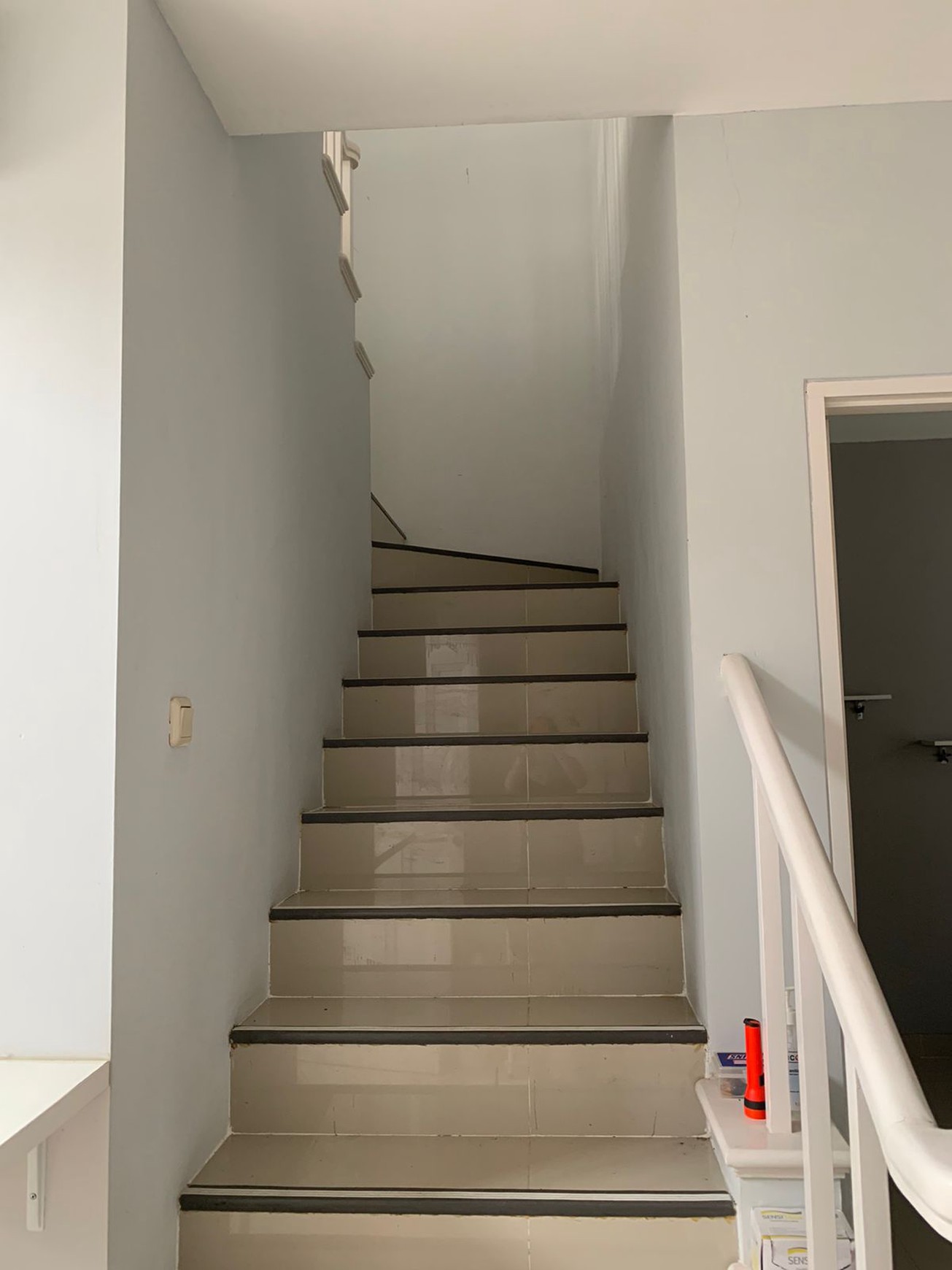 Dijual Townhouse Taman Elok Siap Huni, Semi Furnish Di Lippo Karawaci - Tangerang