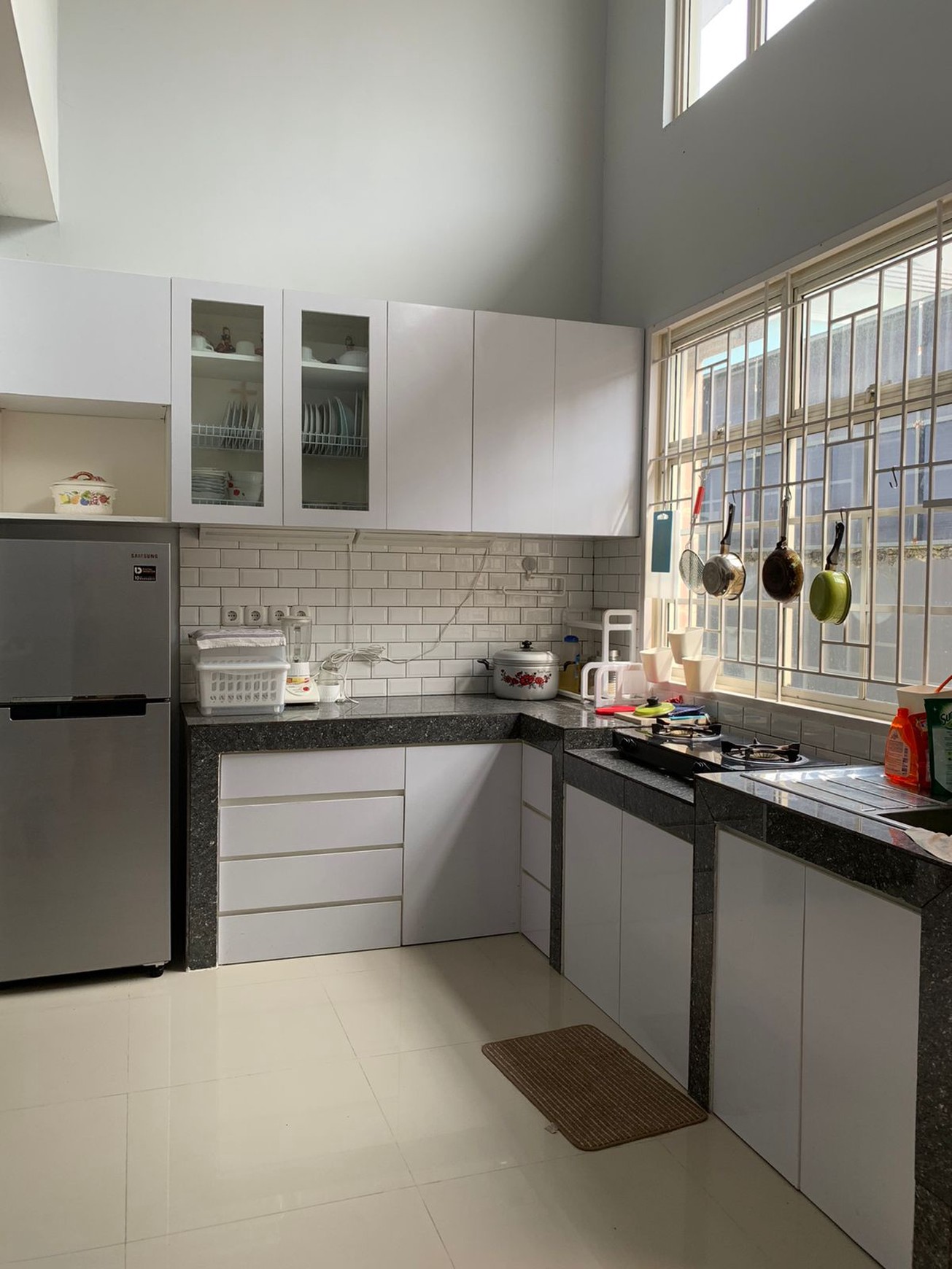 Dijual Townhouse Taman Elok Siap Huni, Semi Furnish Di Lippo Karawaci - Tangerang