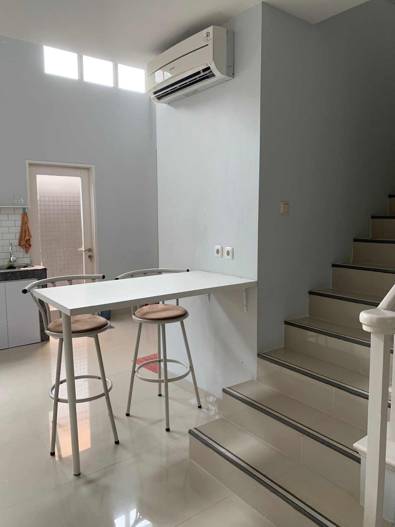 Dijual Townhouse Taman Elok Siap Huni, Semi Furnish Di Lippo Karawaci - Tangerang