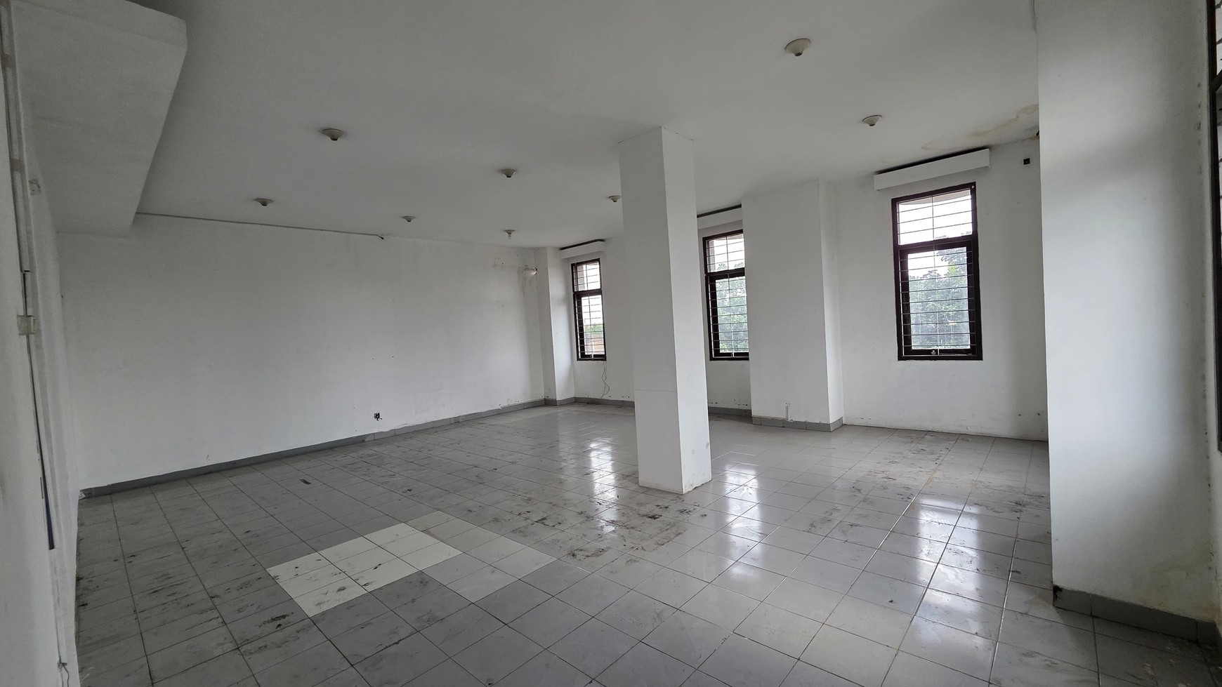 Ruko 3 Lantai di Tengah Kota, Taman Surya Indah Bandung