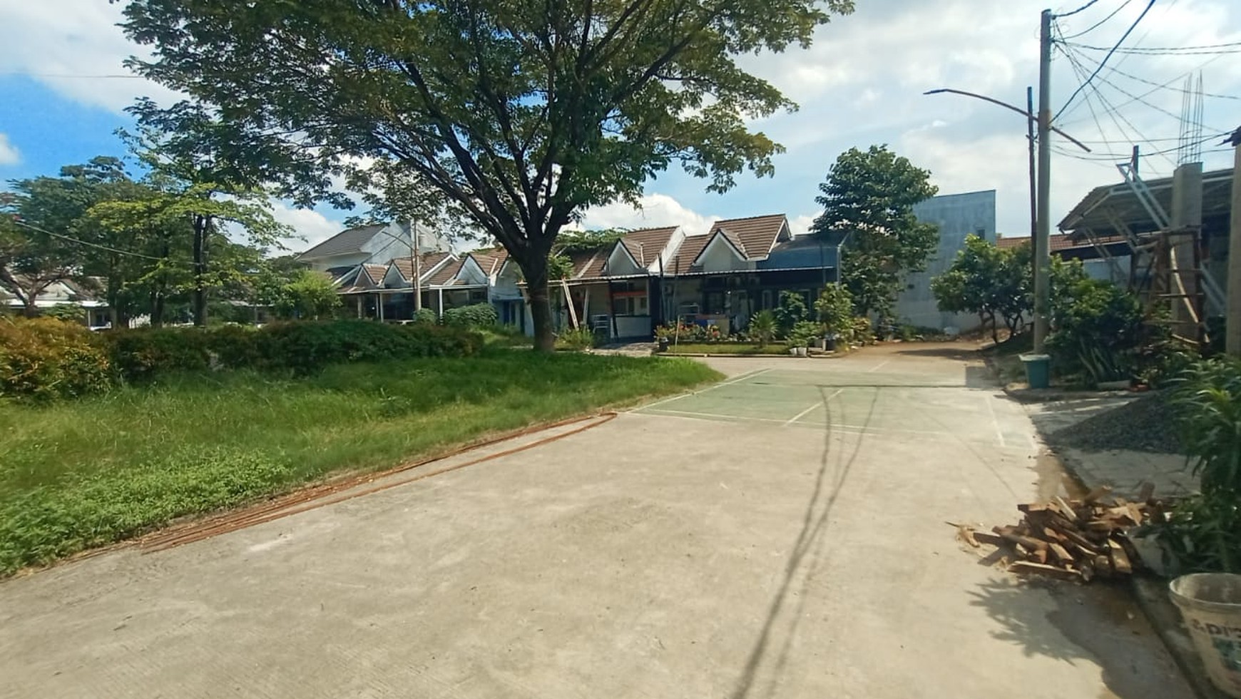 Rumah Depan Taman di Mutiara Gading City Bekasi