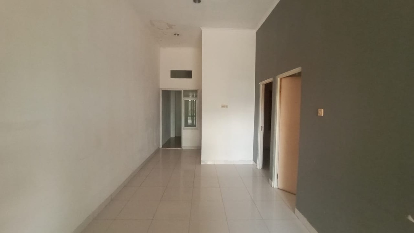 Rumah Depan Taman di Mutiara Gading City Bekasi