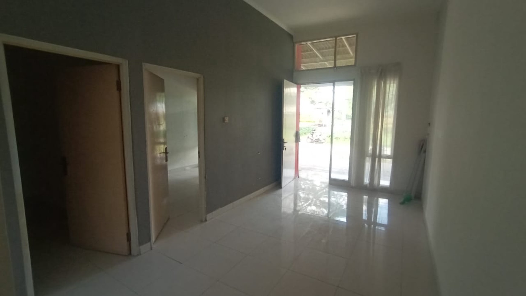 Rumah Depan Taman di Mutiara Gading City Bekasi