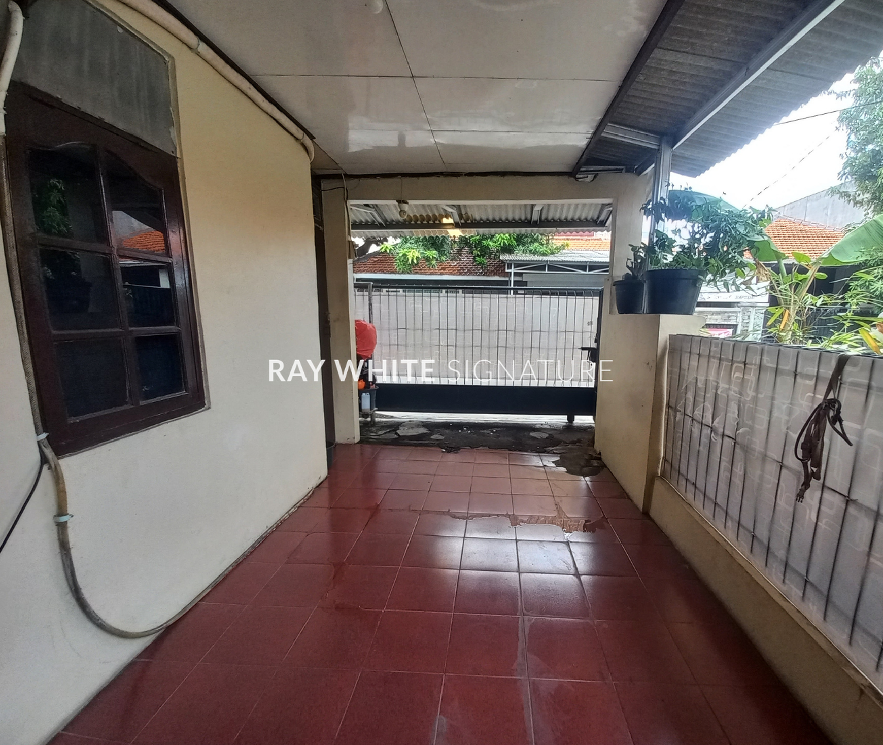 Dijual Rumah Lama Posisi Hook Cocok Untuk Hunian di Cempaka Putih Barat