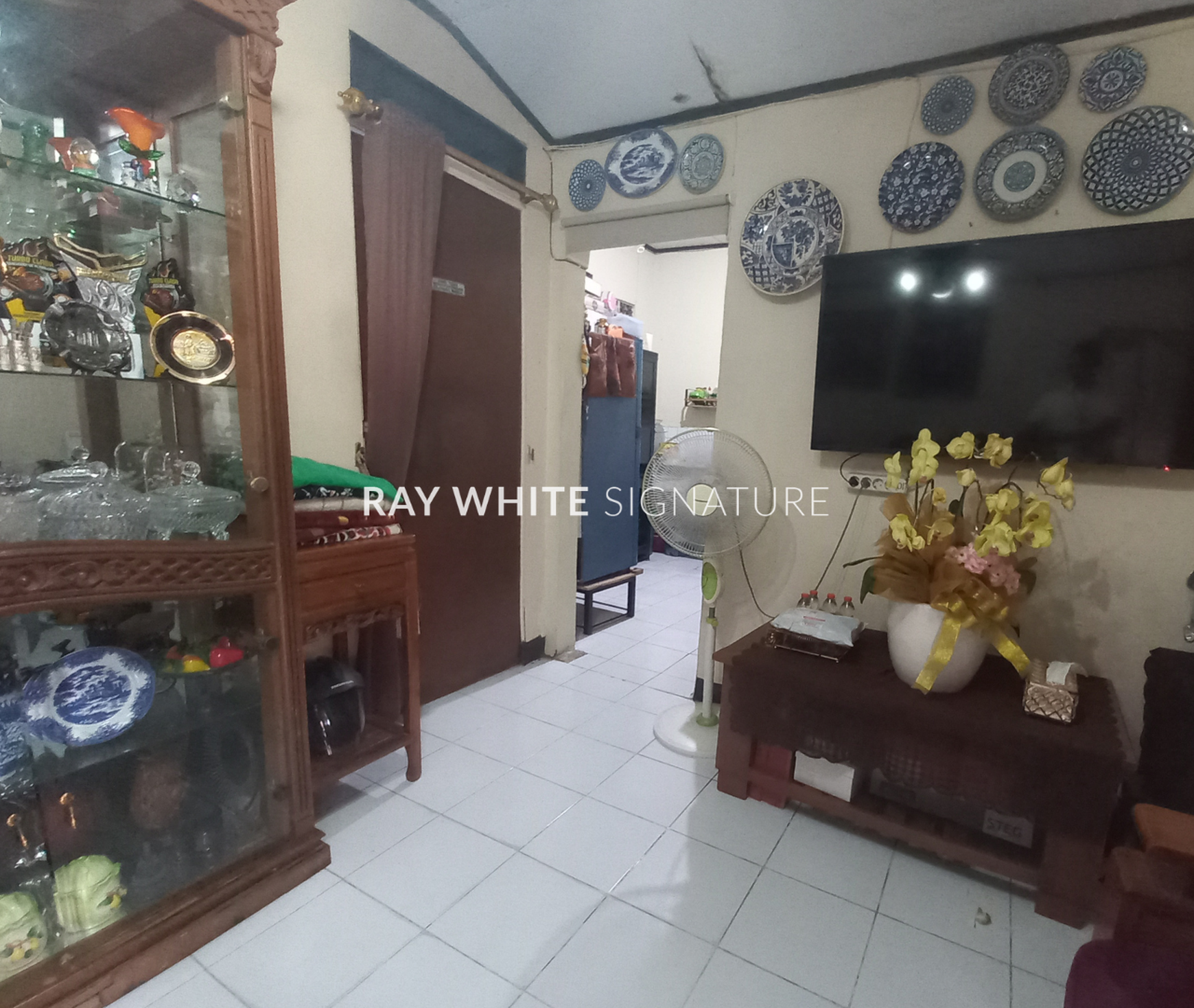 Dijual Rumah Lama Posisi Hook Cocok Untuk Hunian di Cempaka Putih Barat
