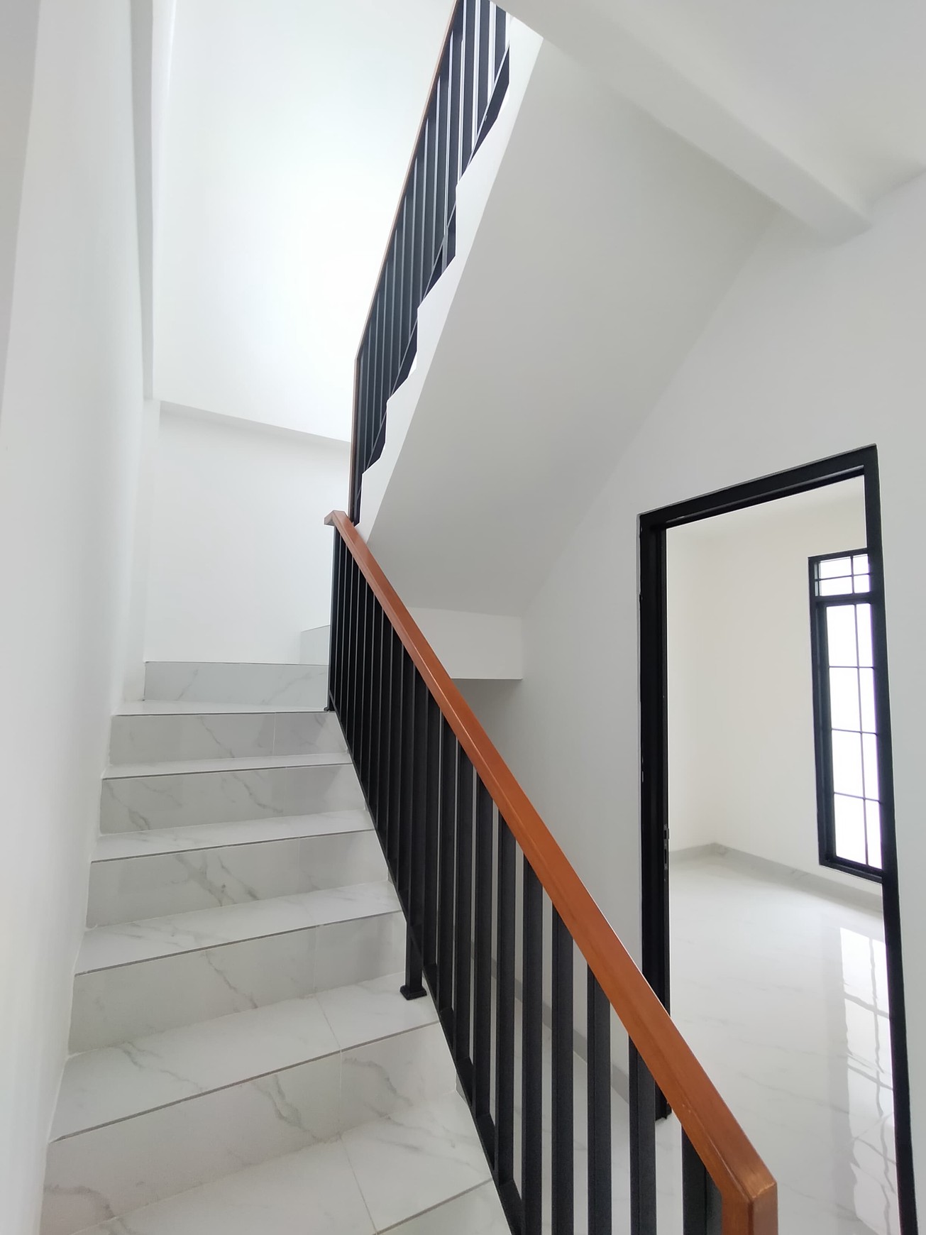 Rumah BRAND NEW bergaya American Classic  di Kencana Loka 12.5 BSD City