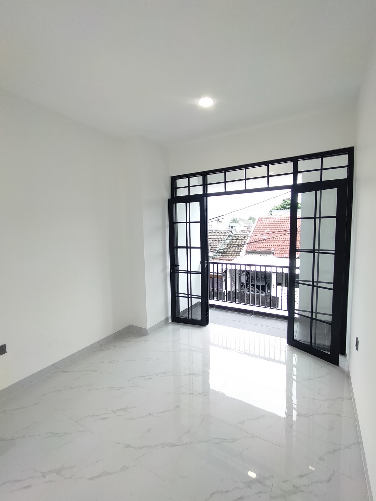 Rumah BRAND NEW bergaya American Classic  di Kencana Loka 12.5 BSD City