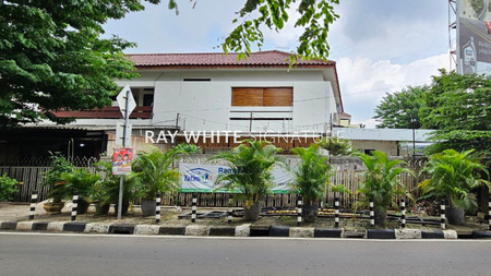 Dijual Rumah Posisi Hook Jl Abdullah Syafei bisa di jadikan tempat usaha dan Gedung kantor