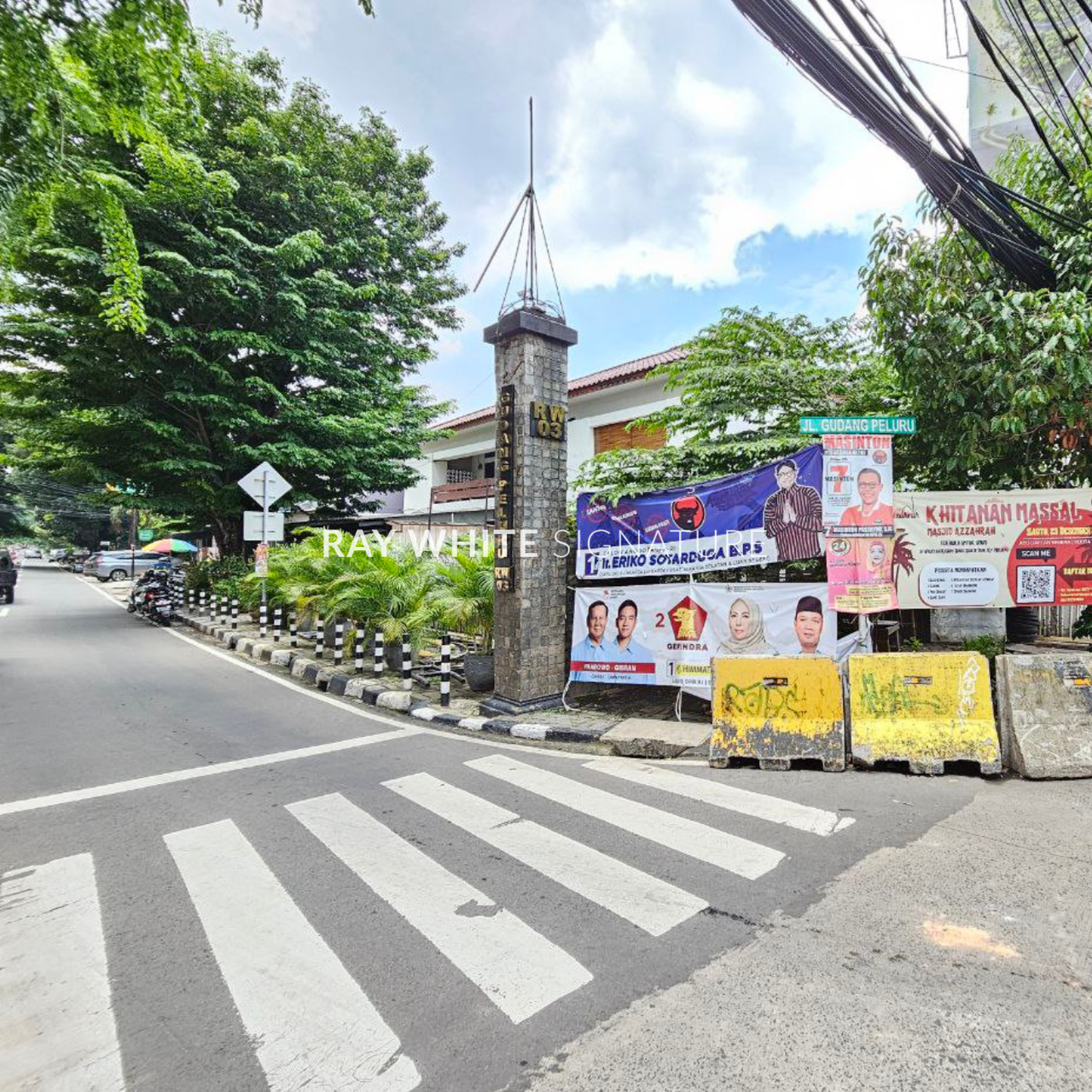 Dijual Rumah Posisi Hook Jl Abdullah Syafei bisa di jadikan tempat usaha dan Gedung kantor