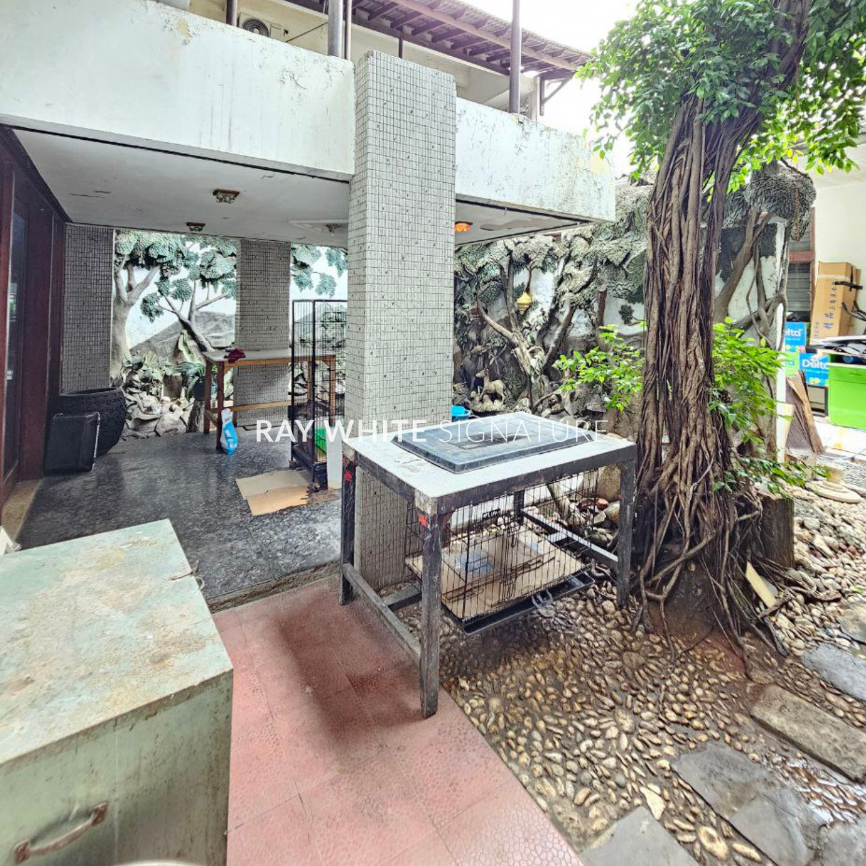 Dijual Rumah Posisi Hook Jl Abdullah Syafei bisa di jadikan tempat usaha dan Gedung kantor