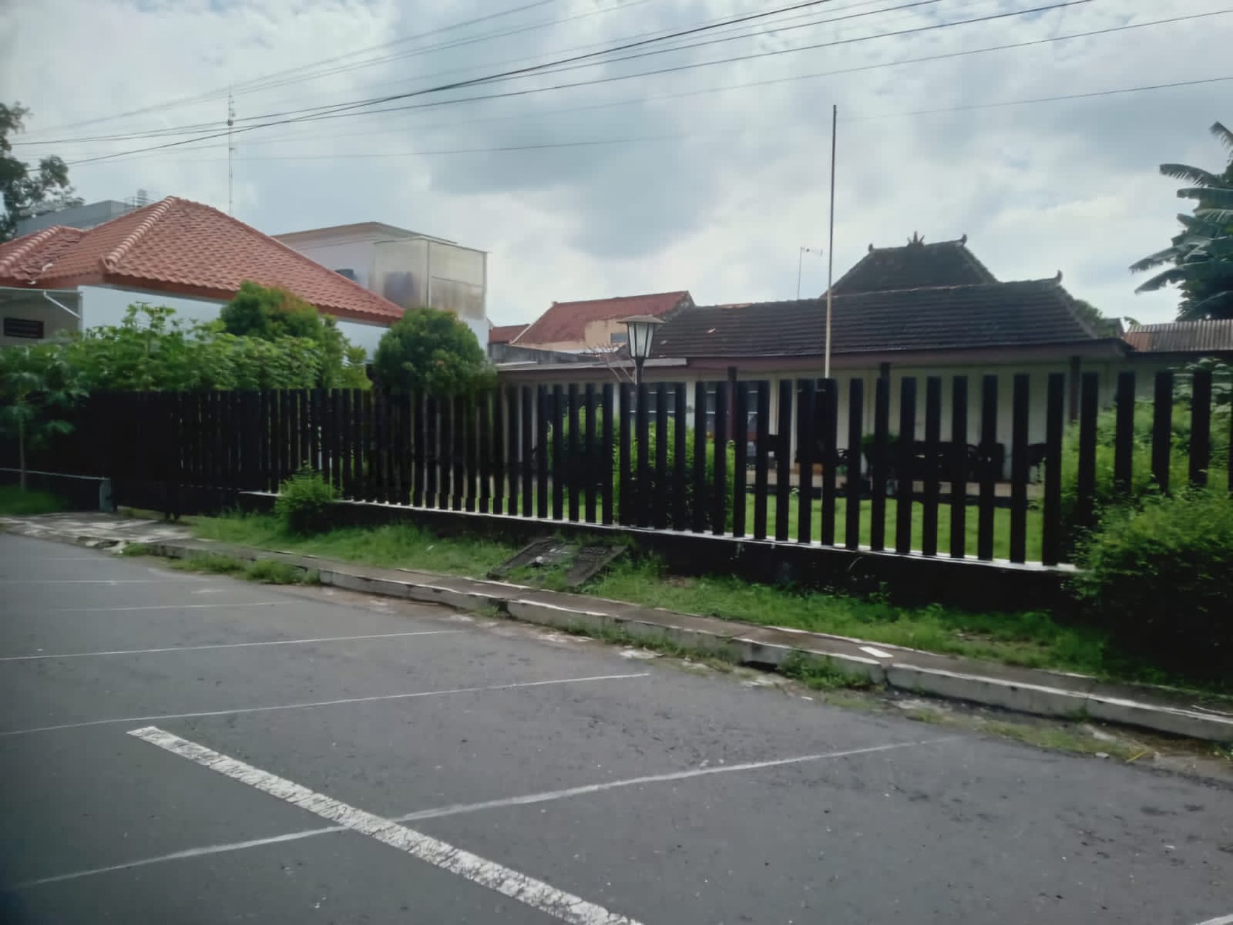 Rumah Lama Strategis Berada Di Tengah Kota Wisata Kraton Yogyakarta