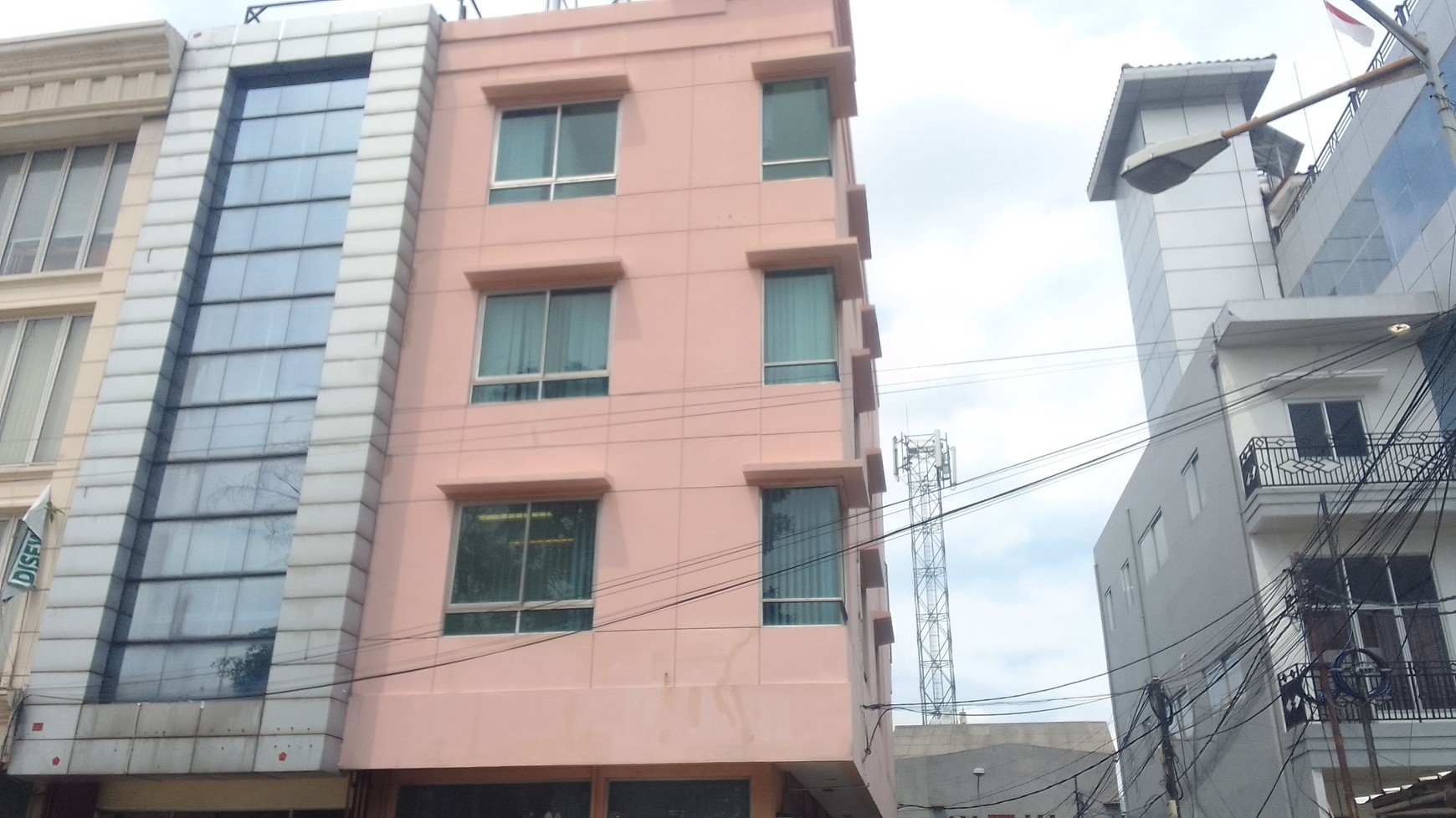 Ruko 4 1/2 Lantai Di Lokasi Premium dan Strategis Jl. Dr. Saharjo tebet, Dan Hanya 7 Menit Ke Tol Pancoran