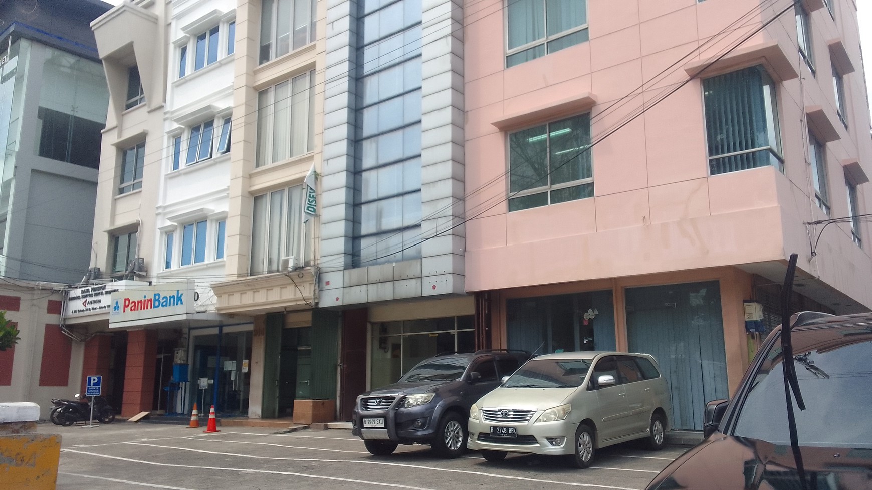 Ruko 4 1/2 Lantai Di Lokasi Premium dan Strategis Jl. Dr. Saharjo tebet, Dan Hanya 7 Menit Ke Tol Pancoran