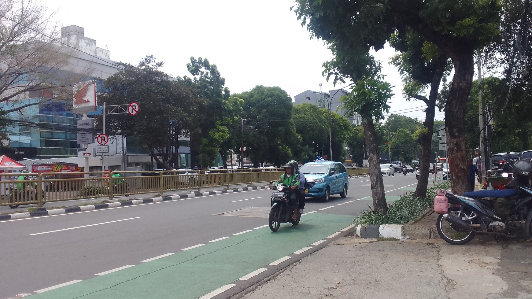Ruko 4 1/2 Lantai Di Lokasi Premium dan Strategis Jl. Dr. Saharjo tebet, Dan Hanya 7 Menit Ke Tol Pancoran