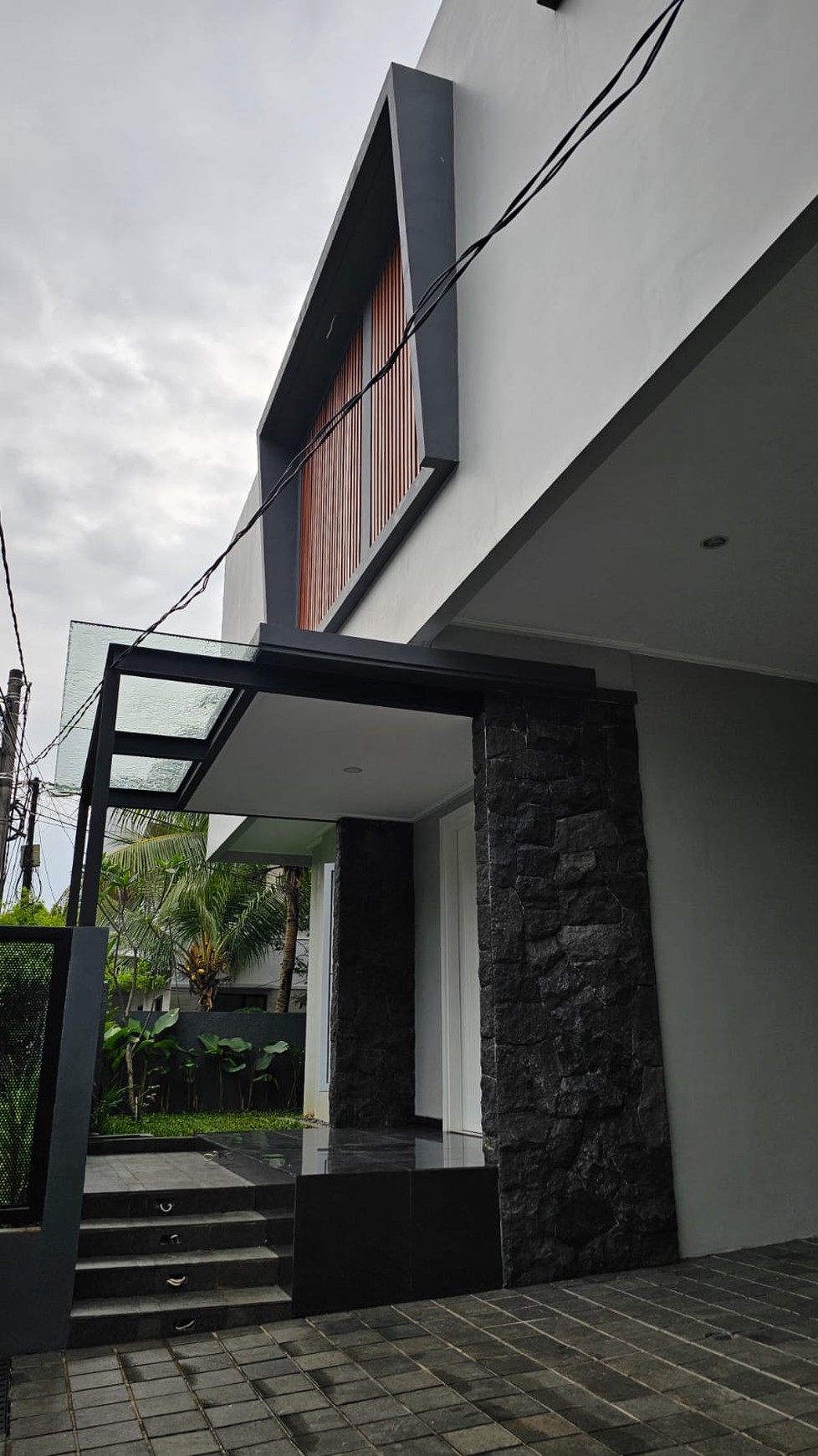 Rumah Cantik 3 Lantai dengan Desain Modern Posisi HOOK @Bintaro Sektor 9