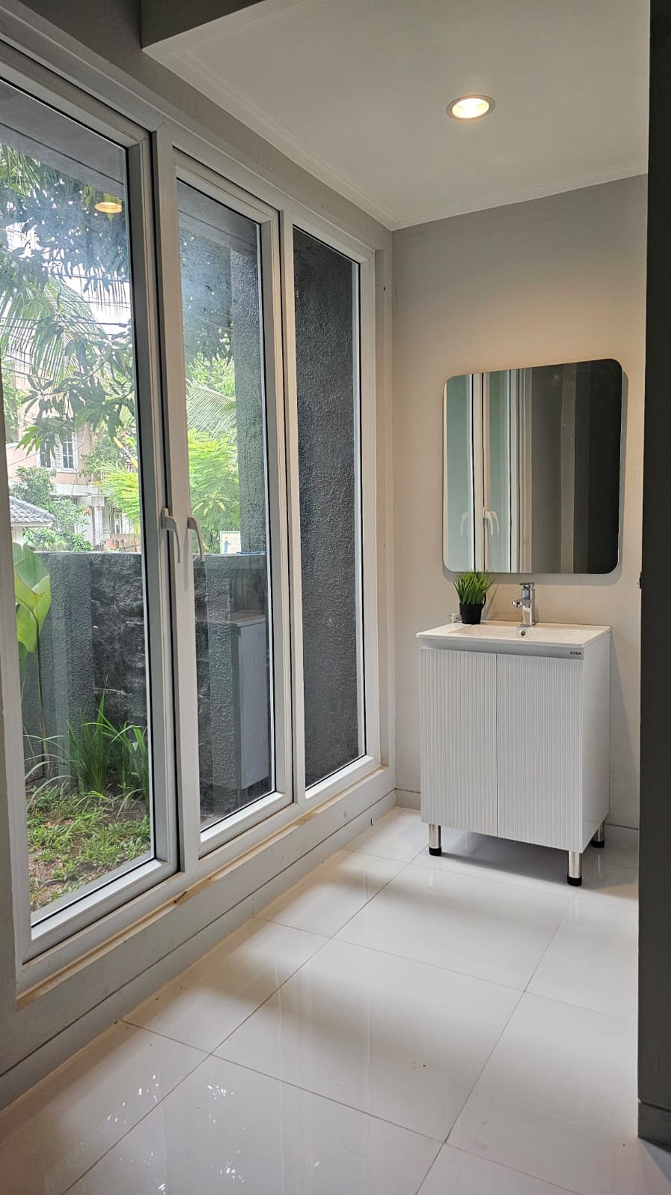 Rumah Cantik 3 Lantai dengan Desain Modern Posisi HOOK @Bintaro Sektor 9
