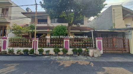 Jual Rumah Bangunan Lama 2 Lantai di Jl. Agraria Raya