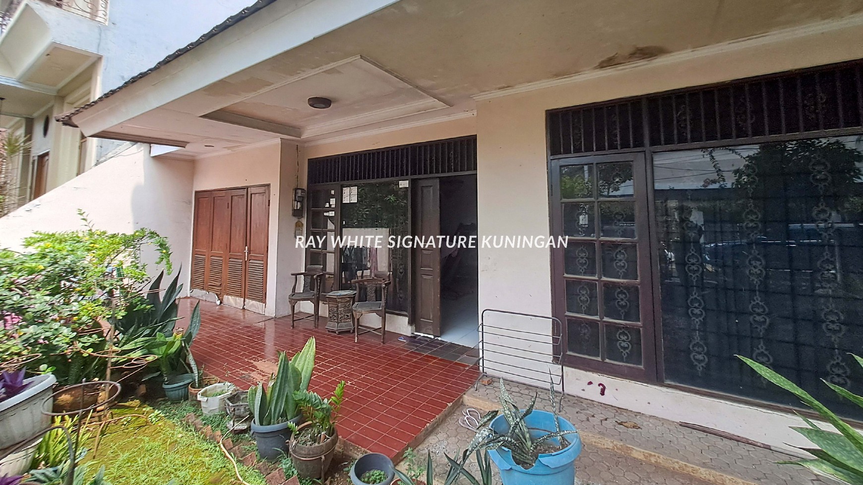 Jual Rumah Bangunan Lama 2 Lantai di Jl. Agraria Raya